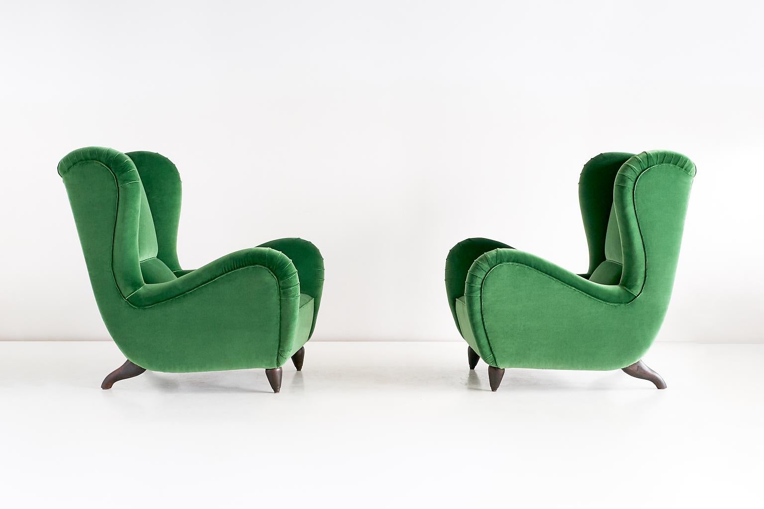 Important Pair of Guglielmo Ulrich Attributed Armchairs in Green Velvet, 1940s 2