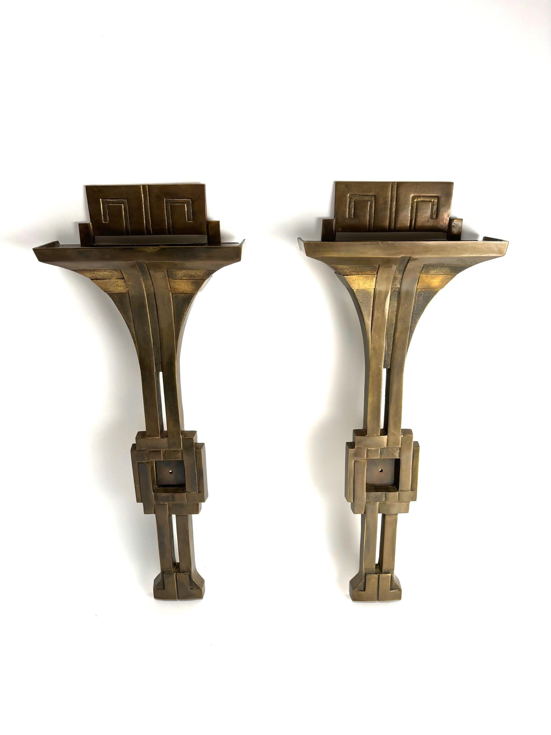 Importante Pareja de Lámparas de Pared de Estilo Decó Italiano en Bronce de Banci en venta 2