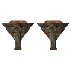 Importante paire de lampes murales italiennes de style déco en bronze par Banci