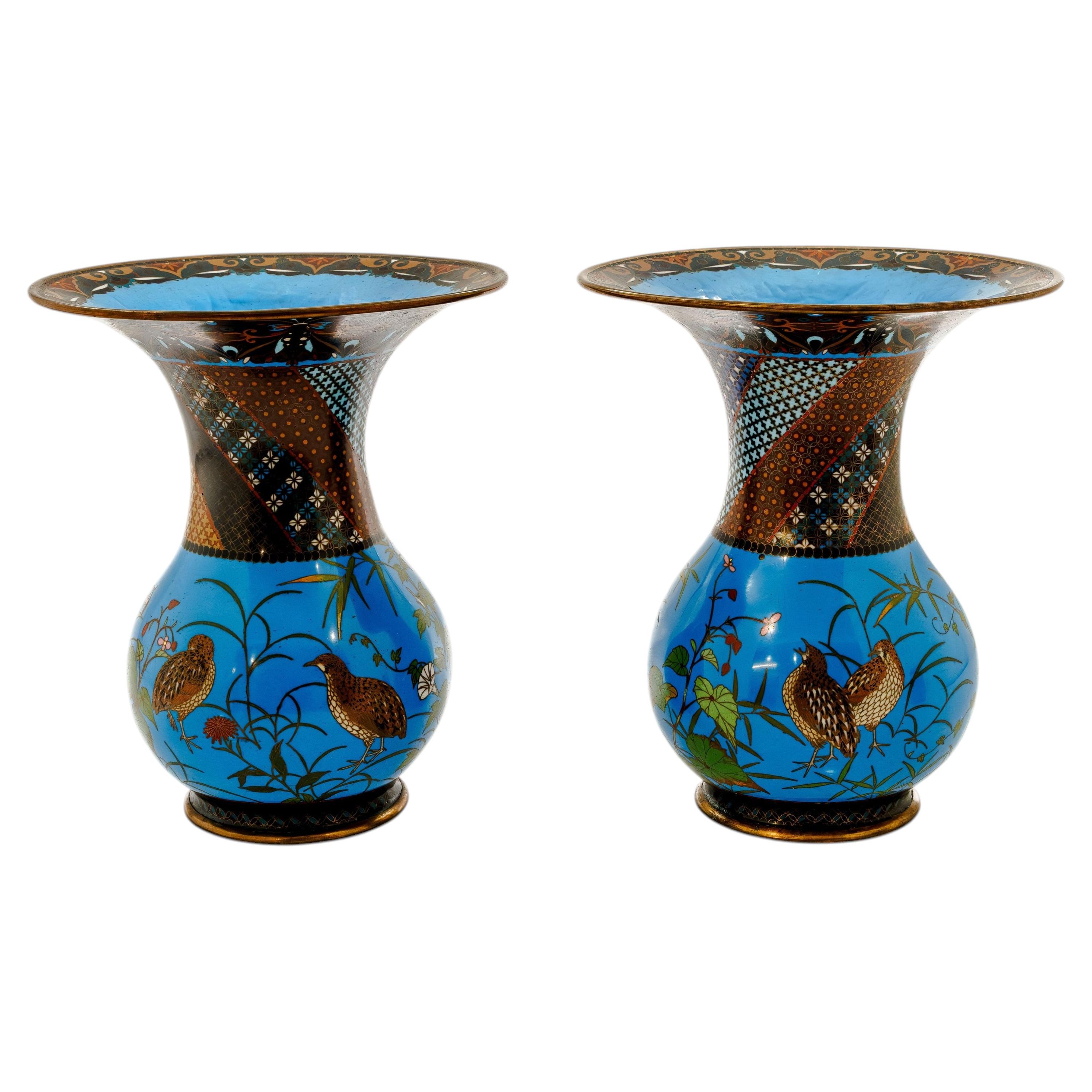 Importante paire de vases japonais en émail cloisonné attribués à Gotō Seizaburō en vente