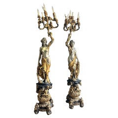 Importante coppia di grandi candelabri in bronzo placcato argento, 270 cm