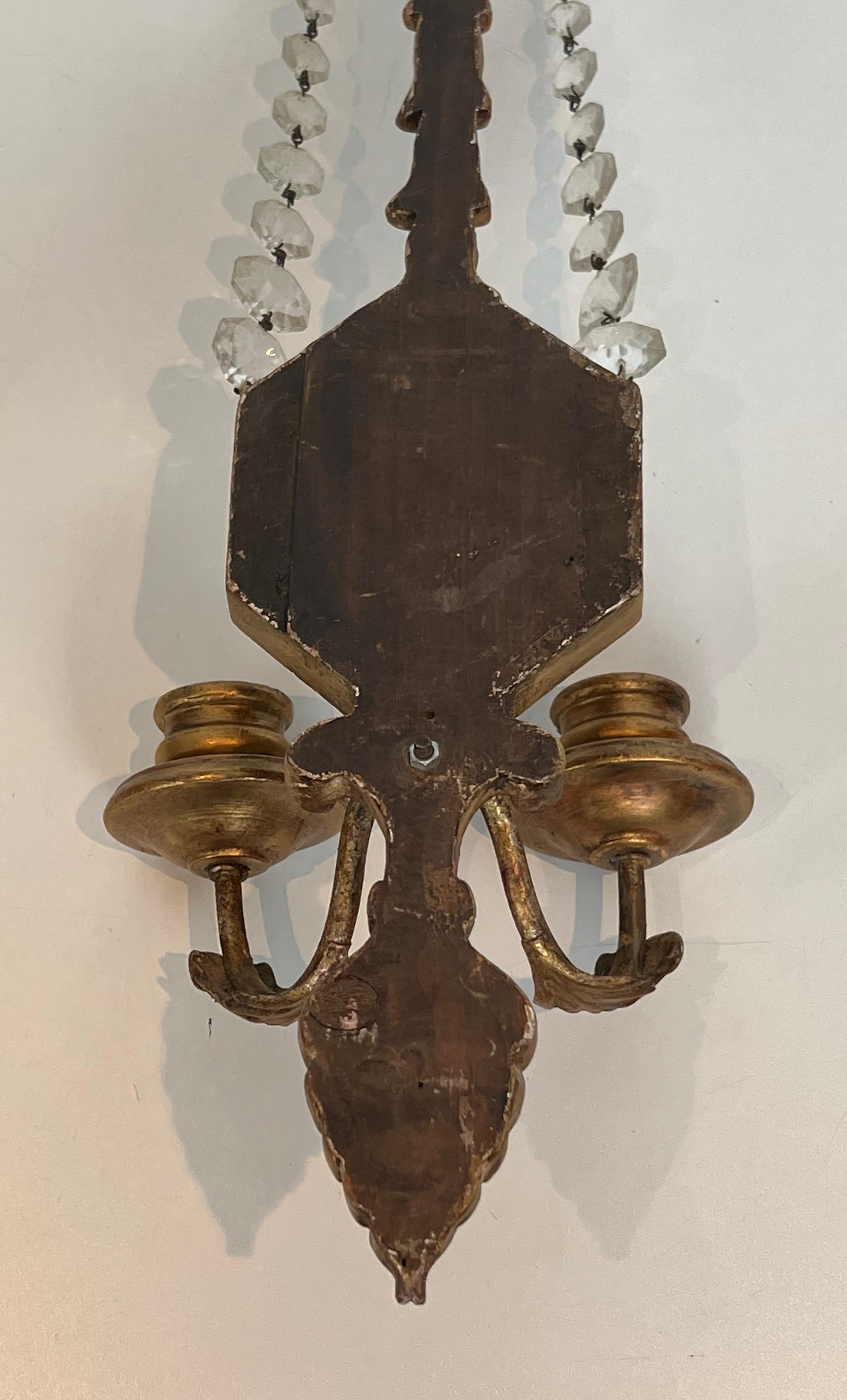 Importante Pareja de Apliques de Pared de Madera Tallada Dorada con Cris de Estilo Luis XVI en venta 15