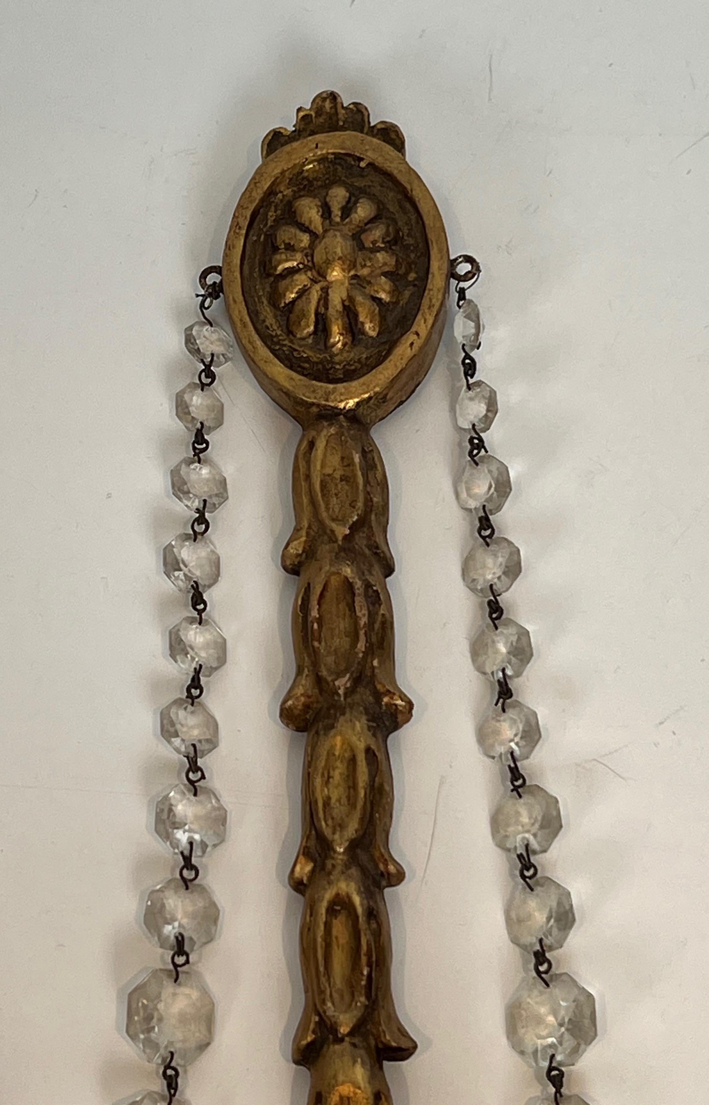 Importante Pareja de Apliques de Pared de Madera Tallada Dorada con Cris de Estilo Luis XVI en Bueno estado para la venta en Marcq-en-Barœul, Hauts-de-France