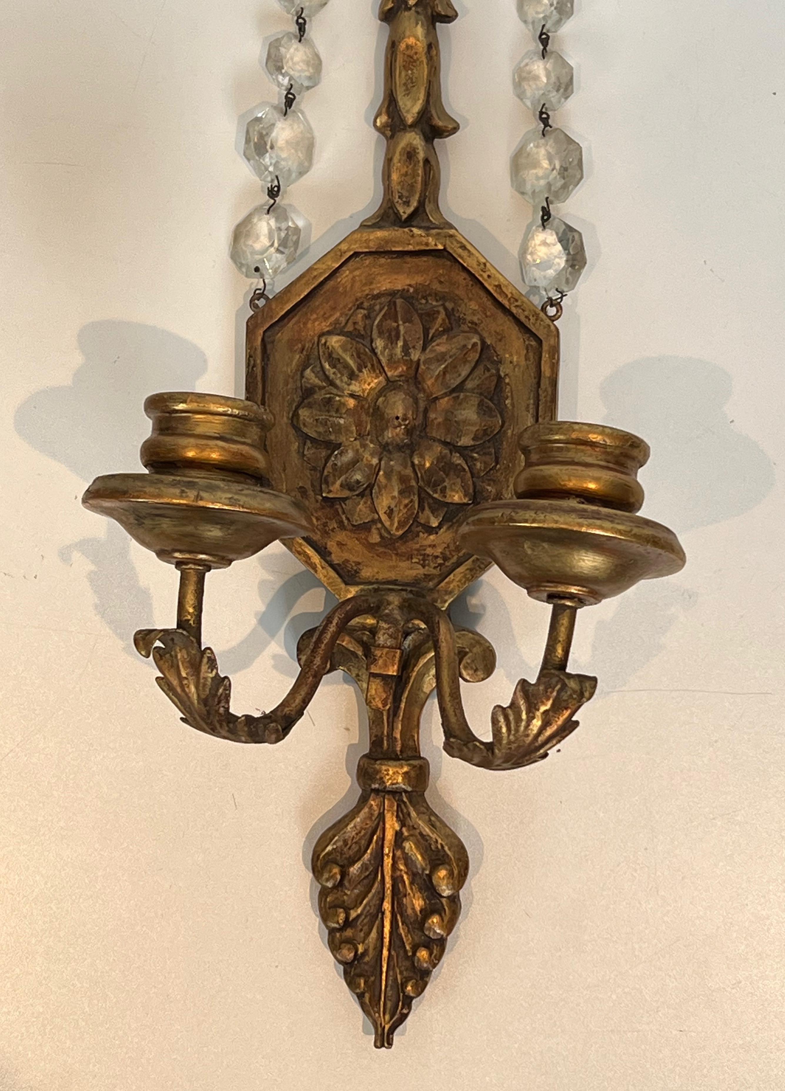 Important Pair of Louis the 16th Style Gilded Carved Wood Wall Sconces with Crys In Good Condition For Sale In Marcq-en-Barœul, Hauts-de-France