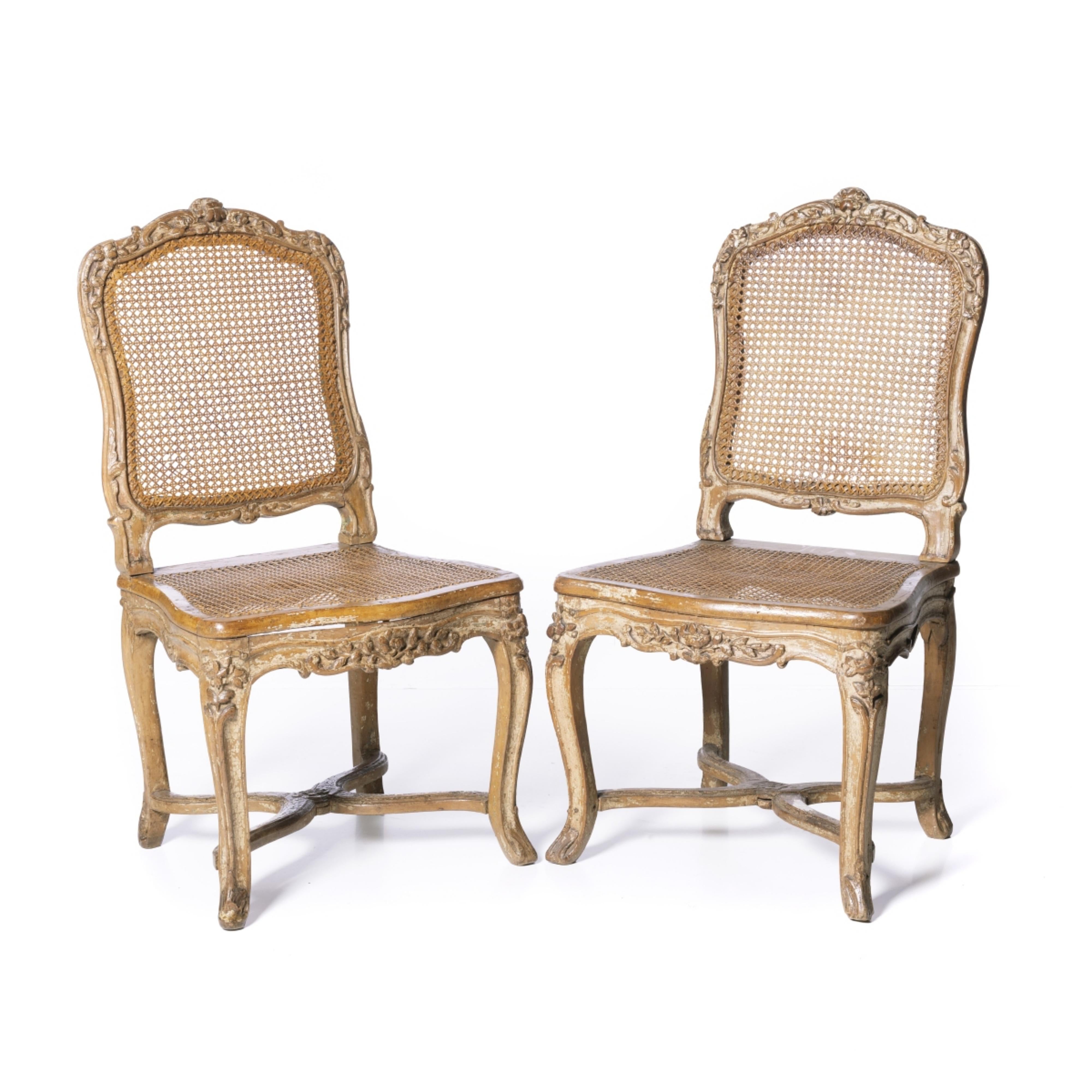 Fait main Importante paire de chaises Louis XV  Français, du 18ème siècle en vente