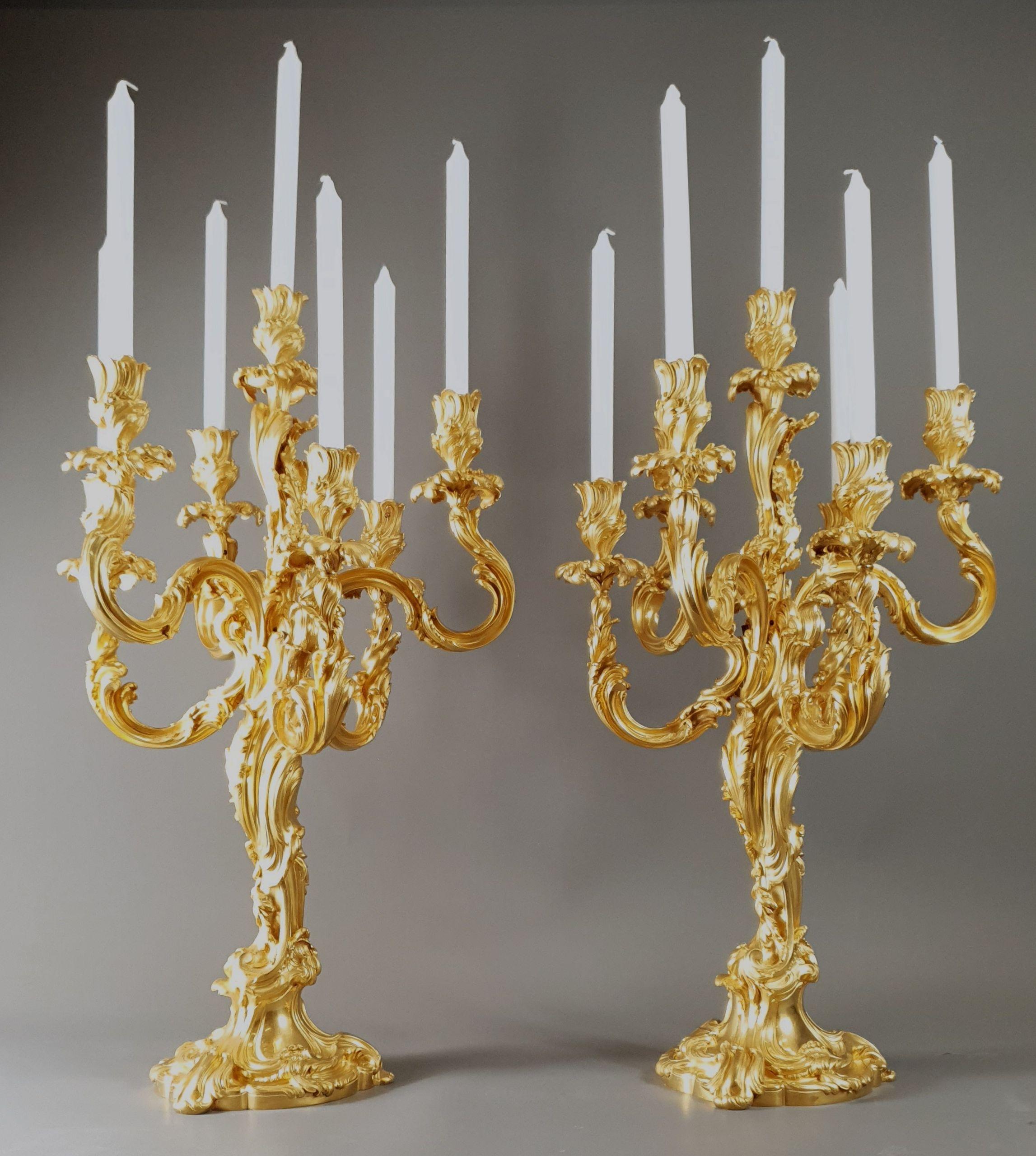 Important Pair of Louis XV Rocaille Candelabras Stamped Millet in Paris In Good Condition For Sale In BARSAC, FR