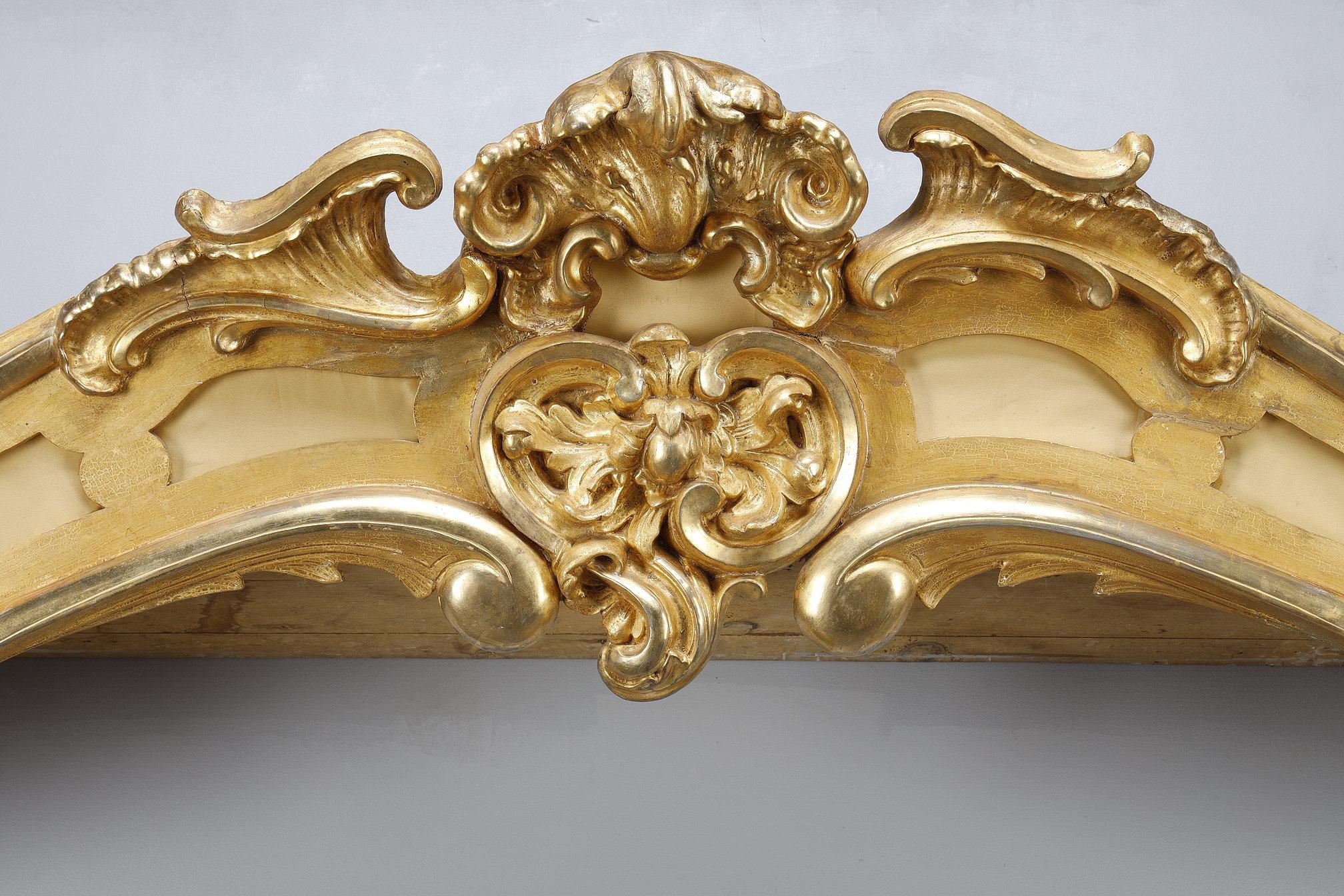 Late 19th Century Important pair of Louis XV style valances in carved and gilded wood