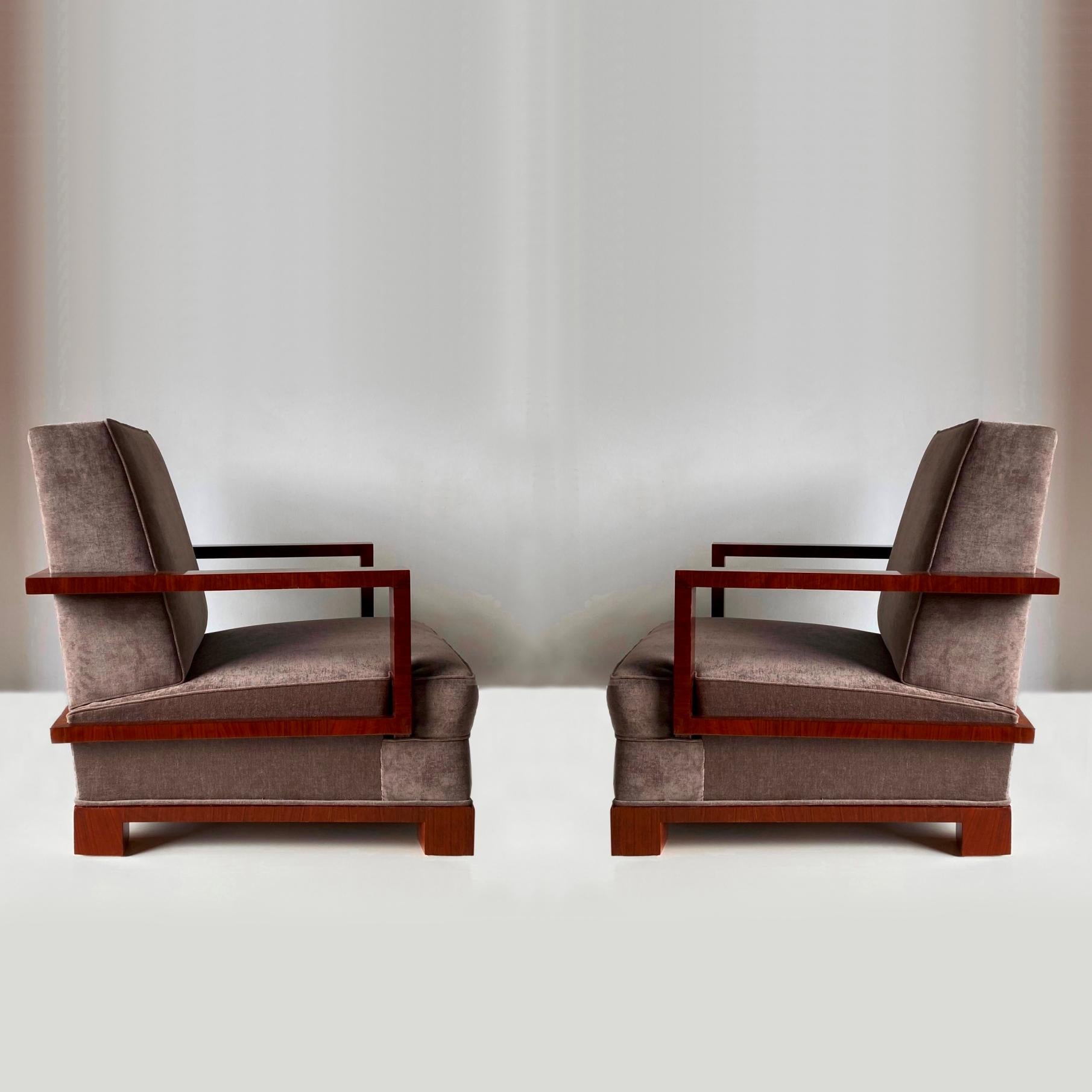 Important Pair of Lounge Chairs and Ottomans by Osvaldo Borsani Italy, 1930 For Sale 10