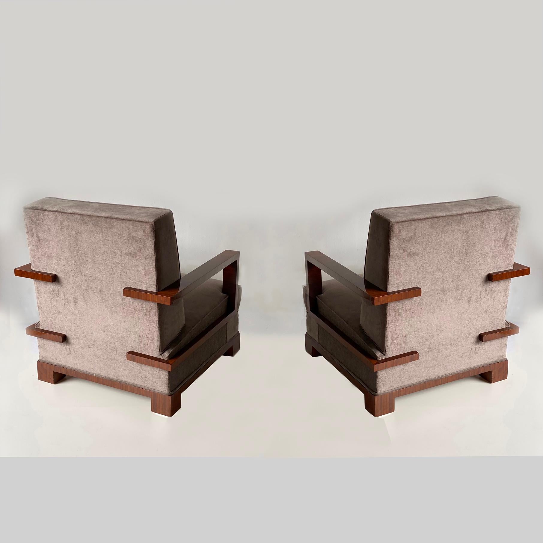 Important Pair of Lounge Chairs and Ottomans by Osvaldo Borsani Italy, 1930 For Sale 11