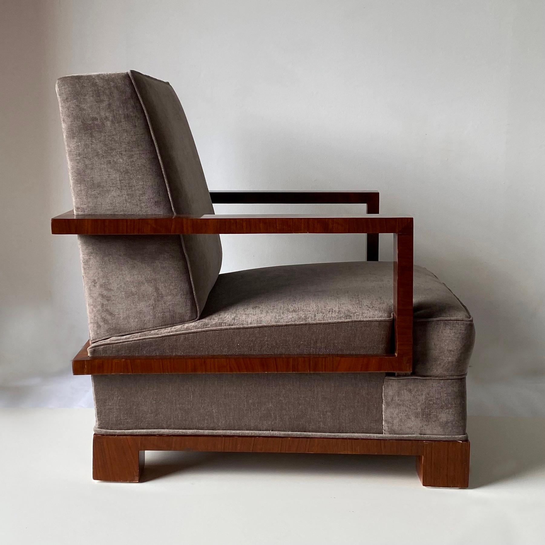 Important Pair of Lounge Chairs and Ottomans by Osvaldo Borsani Italy, 1930 For Sale 2