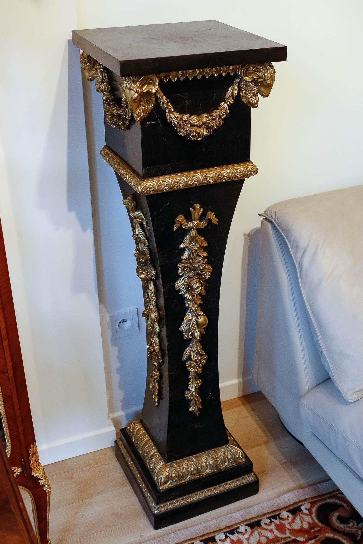 Important Pair of Marble and Bronze Columns, 20th Century. For Sale 2