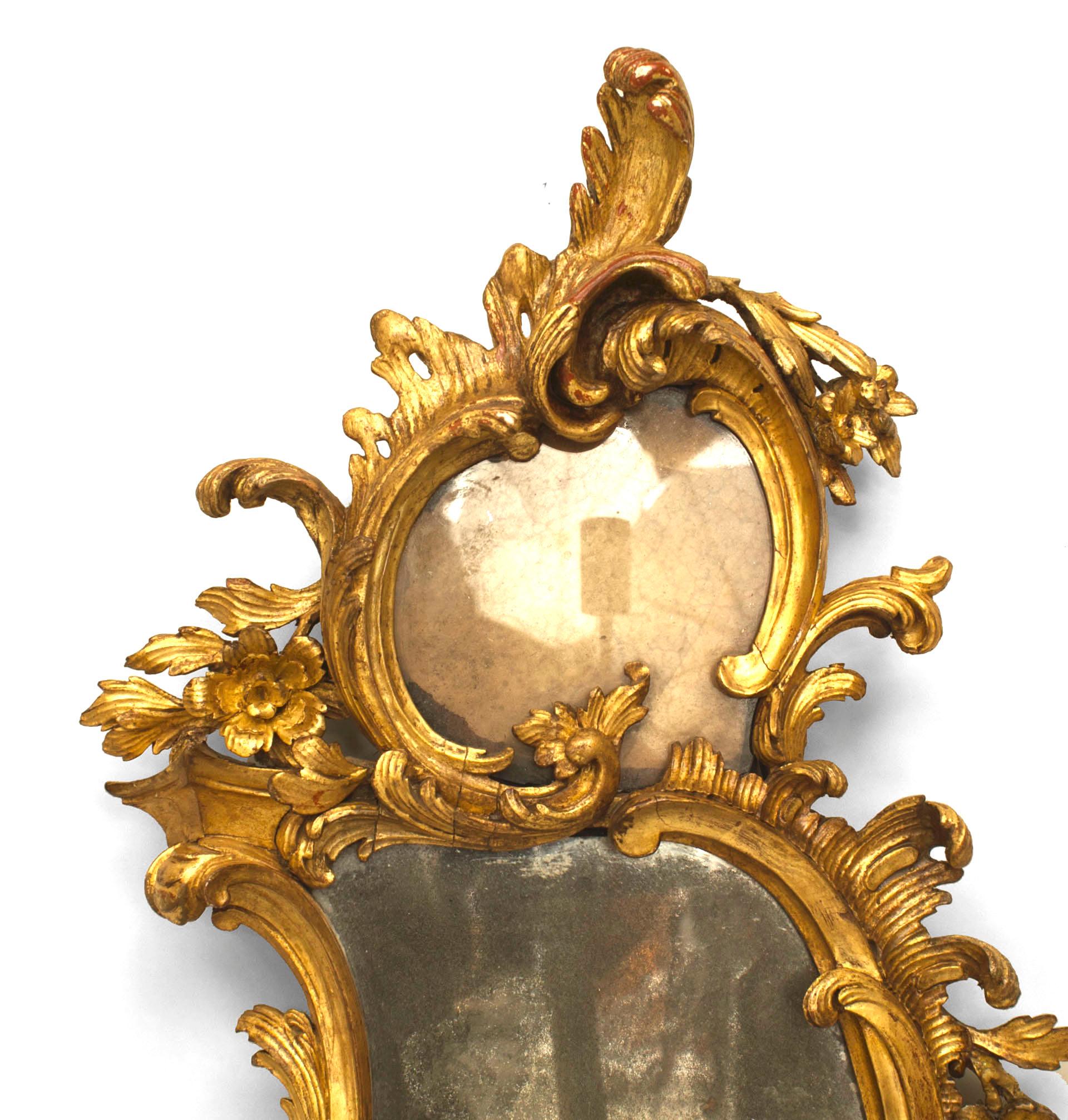 Pair of English George II Carved Giltwood Wall Mirrors / Girandoles In Good Condition For Sale In New York, NY