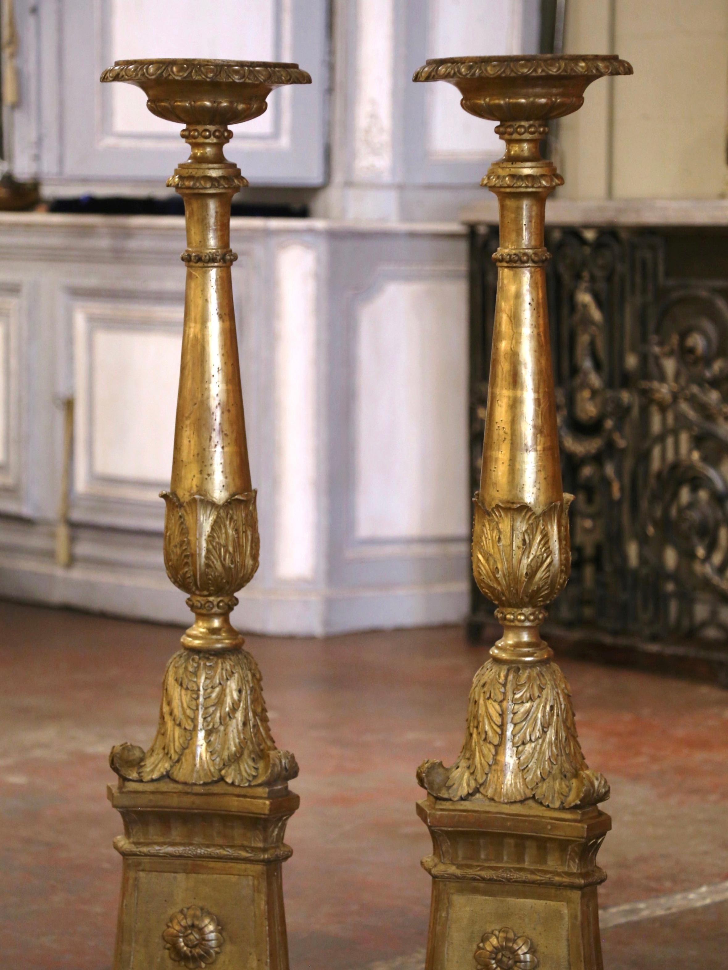 Neoclassical Important Pair of Mid-19th Century Italian Carved Giltwood Candlesticks For Sale