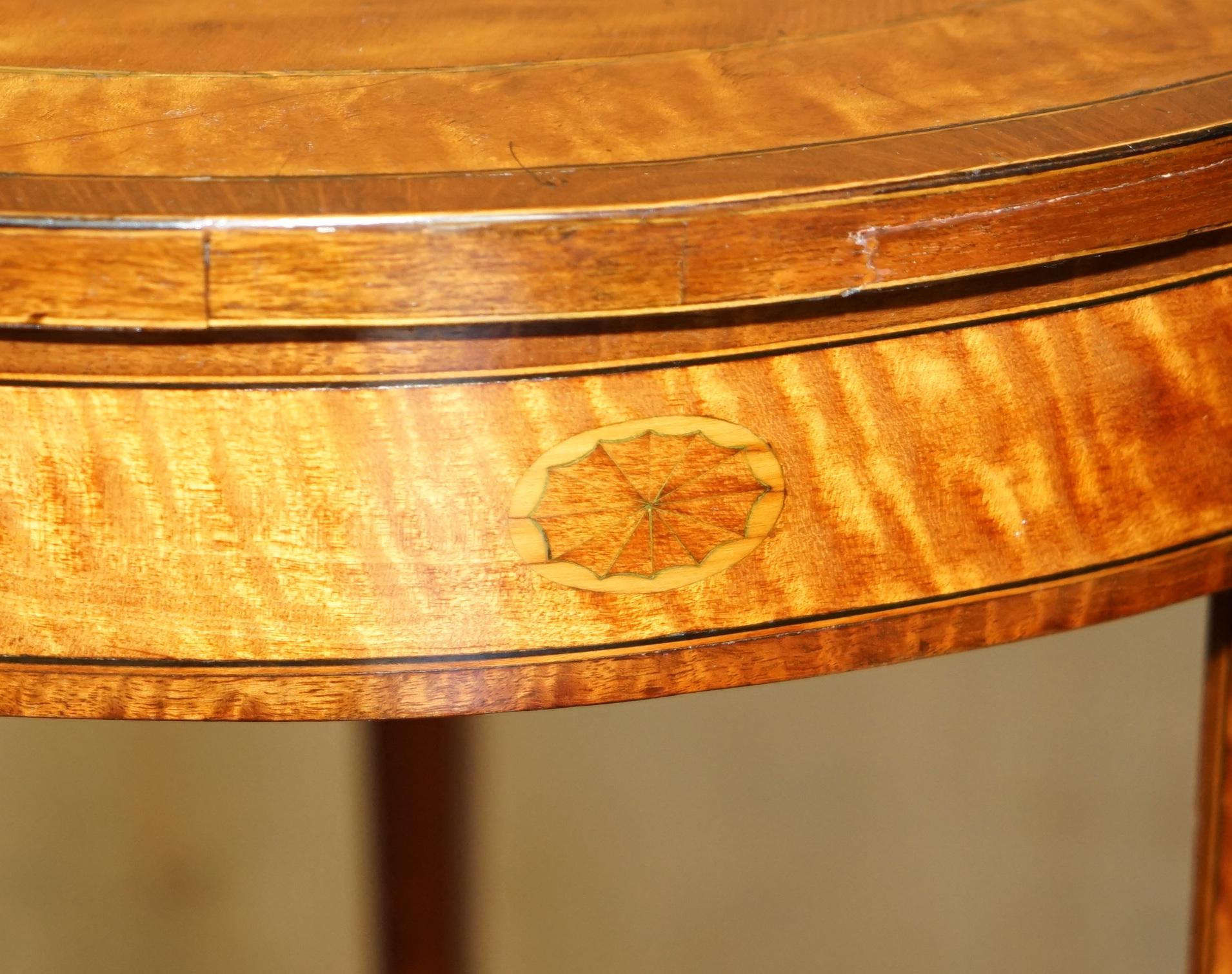 IMPORTANT PAIR OF MUSEUM QUALITY SHERATON SATINWOOD DEMI LUNE CONSOLE TABLEs For Sale 4