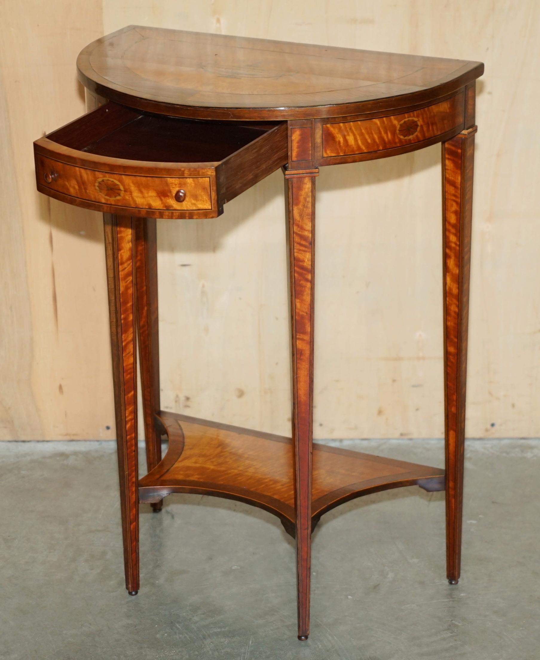 IMPORTANT PAIR OF MUSEUM QUALITY SHERATON SATINWOOD DEMI LUNE CONSOLE TABLEs For Sale 6