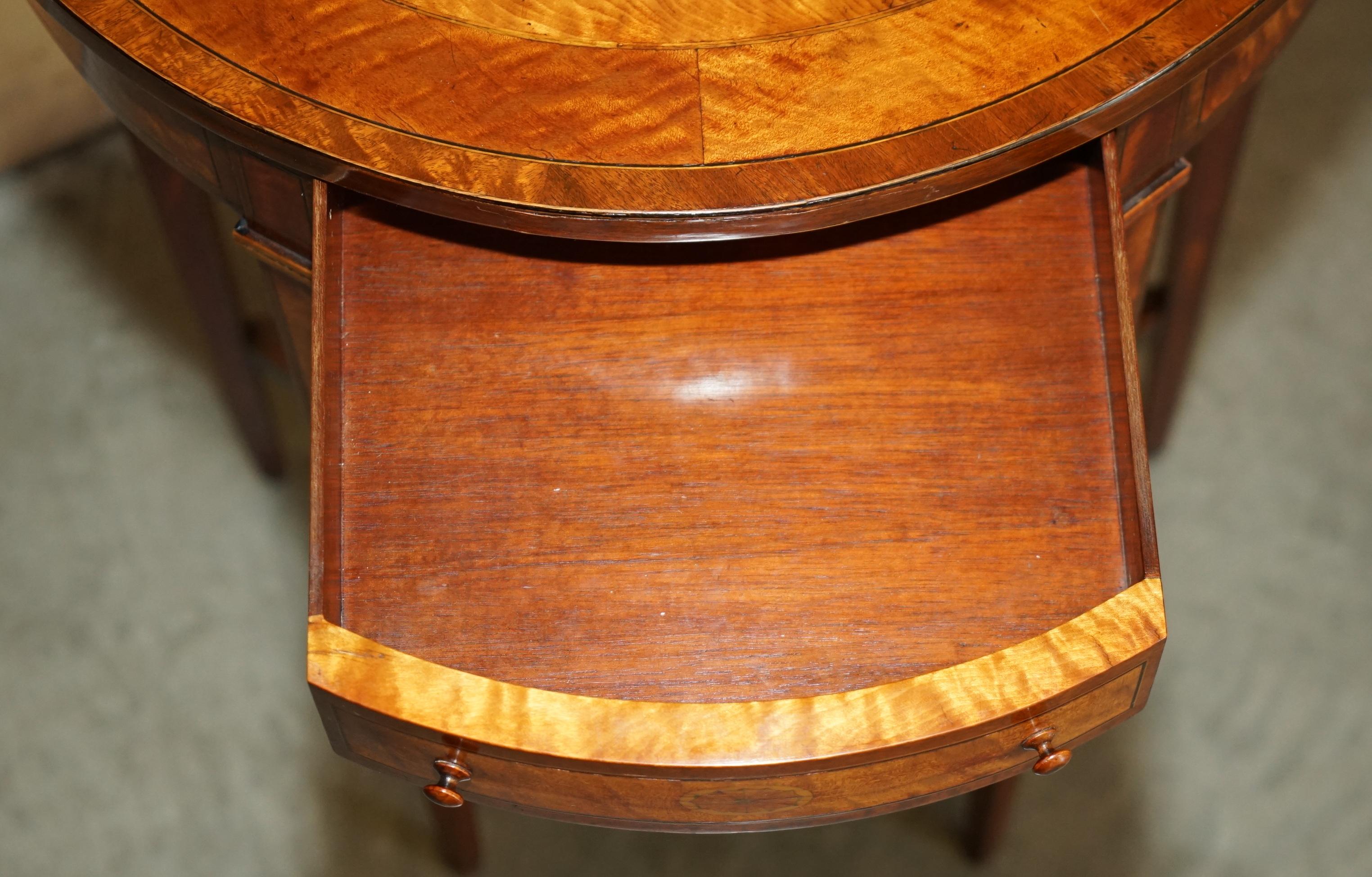 IMPORTANT PAIR OF MUSEUM QUALITY SHERATON SATINWOOD DEMI LUNE CONSOLE TABLEs For Sale 7