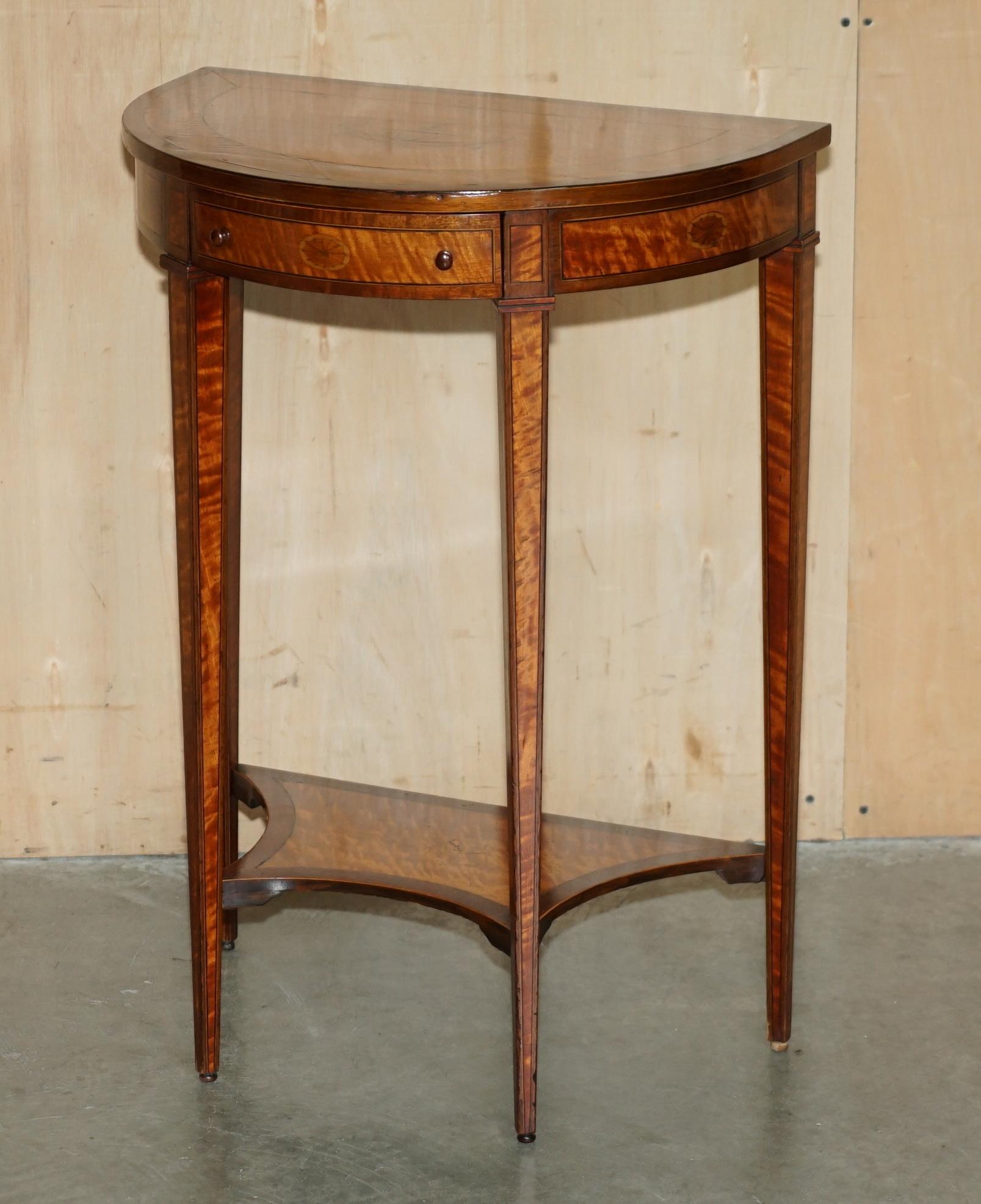 IMPORTANT PAIR OF MUSEUM QUALITY SHERATON SATINWOOD DEMI LUNE CONSOLE TABLEs For Sale 10