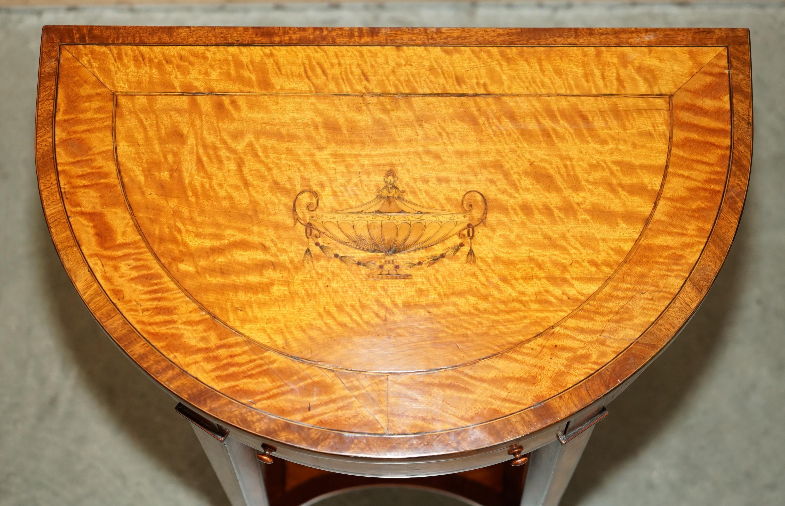 IMPORTANT PAIR OF MUSEUM QUALITY SHERATON SATINWOOD DEMI LUNE CONSOLE TABLEs For Sale 11