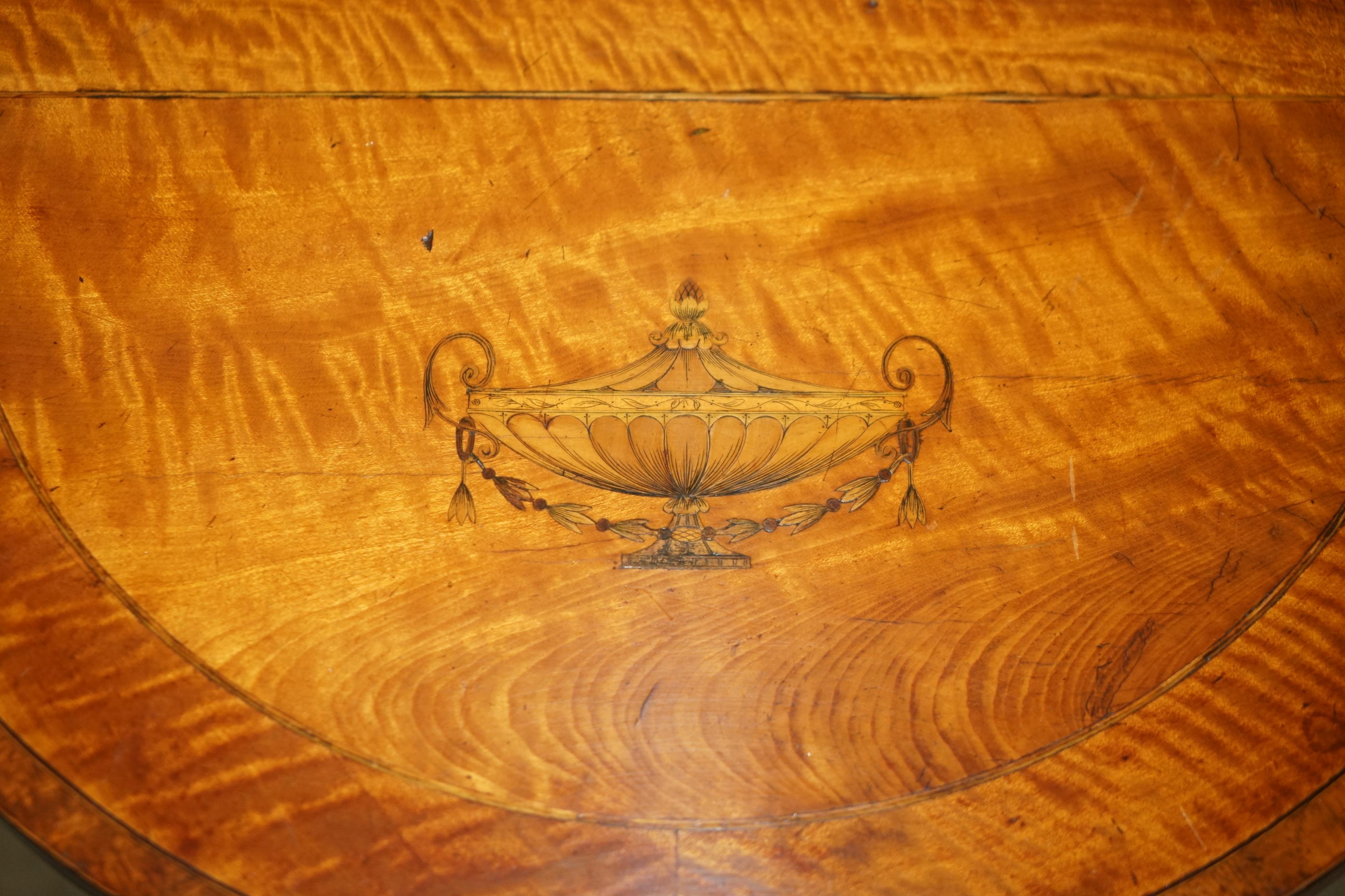 IMPORTANT PAIR OF MUSEUM QUALITY SHERATON SATINWOOD DEMI LUNE CONSOLE TABLEs In Good Condition For Sale In West Sussex, Pulborough