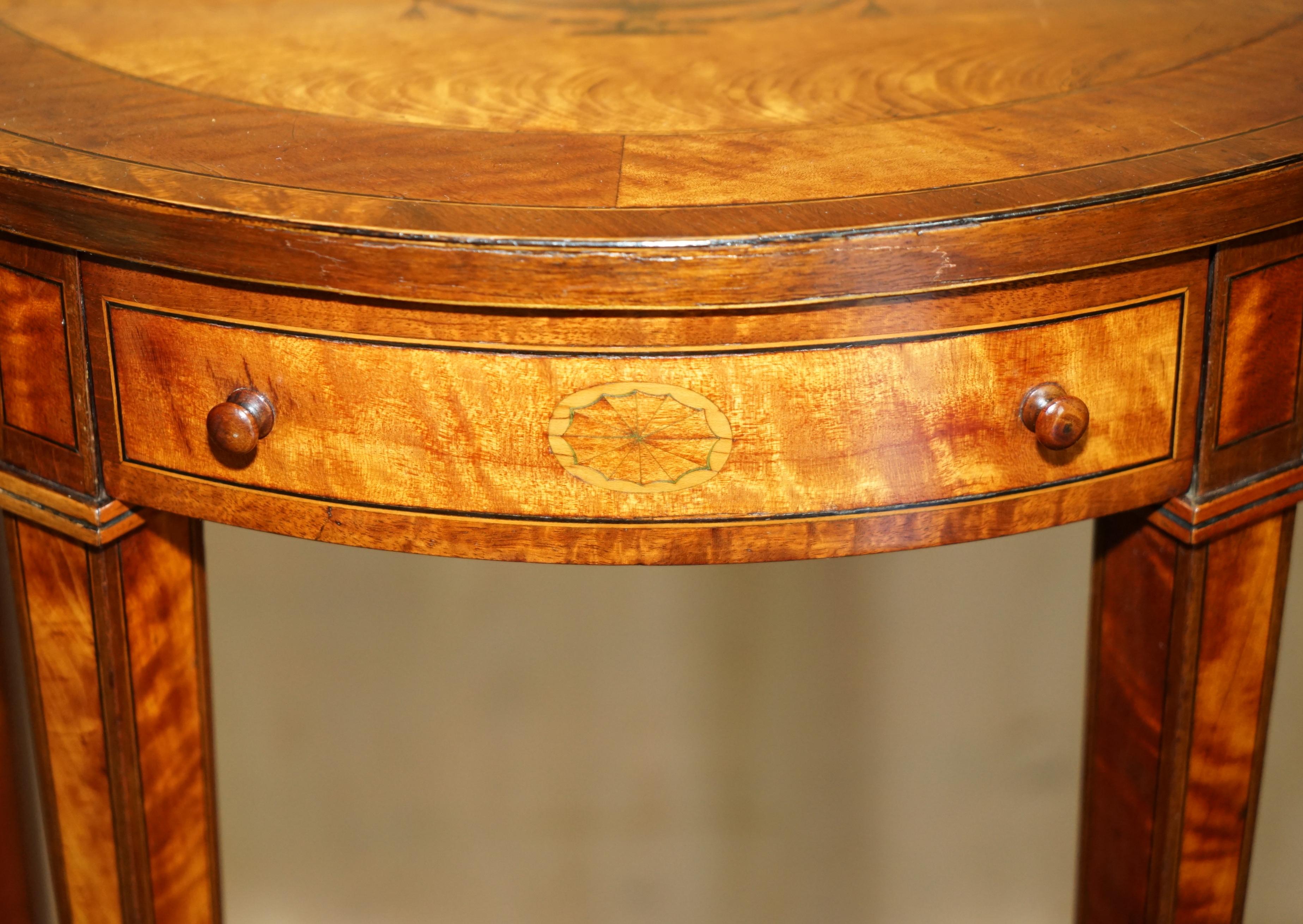 IMPORTANT PAIR OF MUSEUM QUALITY SHERATON SATINWOOD DEMI LUNE CONSOLE TABLEs For Sale 1