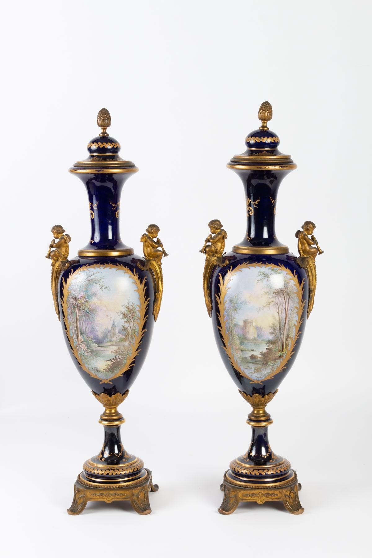 Important Pair of Napoleon III Blue Sèvres Vases, 19th Century 1