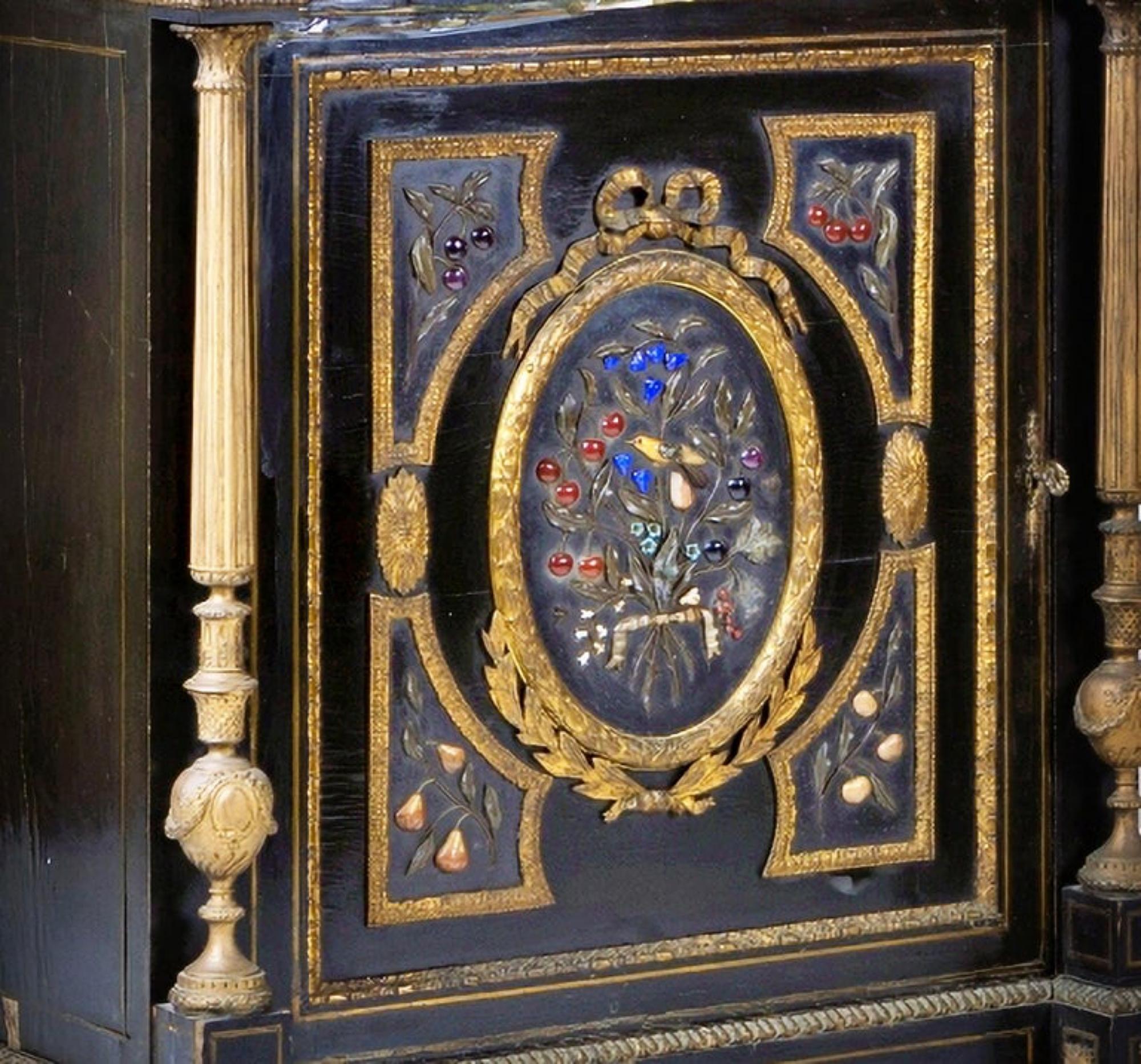 Importante paire de cabinets Napoléon III français du XIXe siècle en vente 4