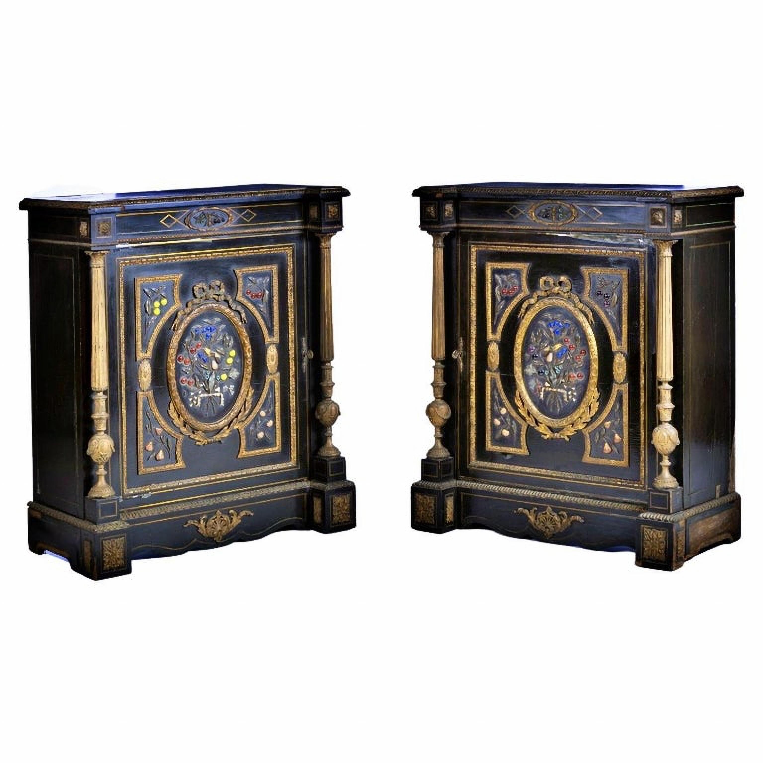 Importante paire de cabinets Napoléon III français du XIXe siècle en vente 5