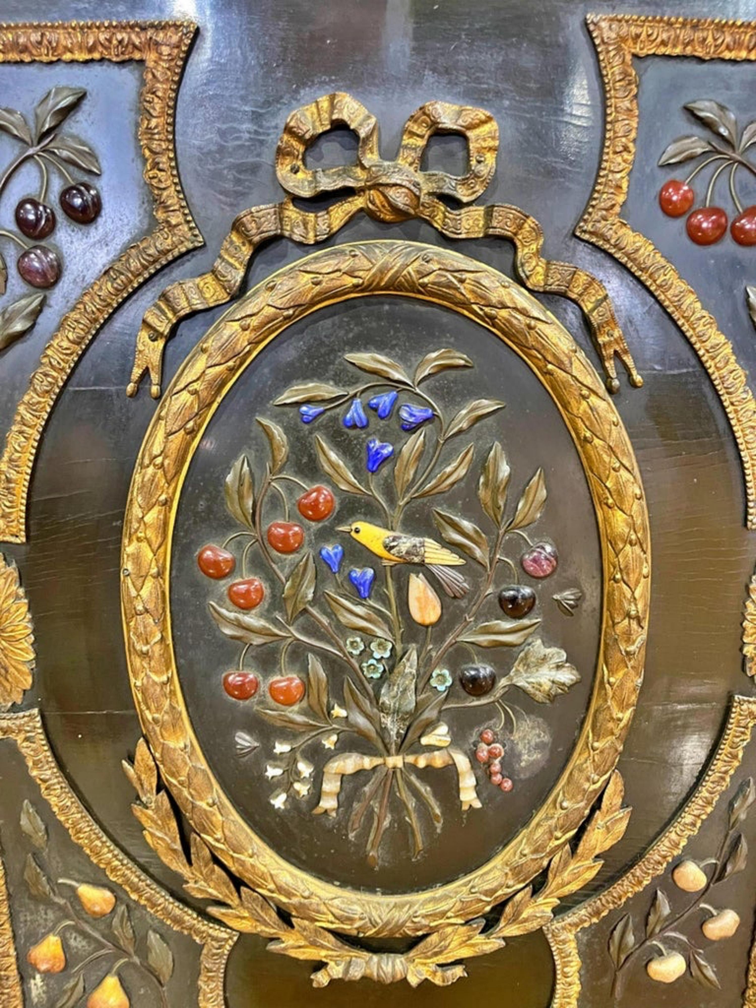 Importante coppia di armadi Napoleone III francesi del XIX secolo in vendita 1