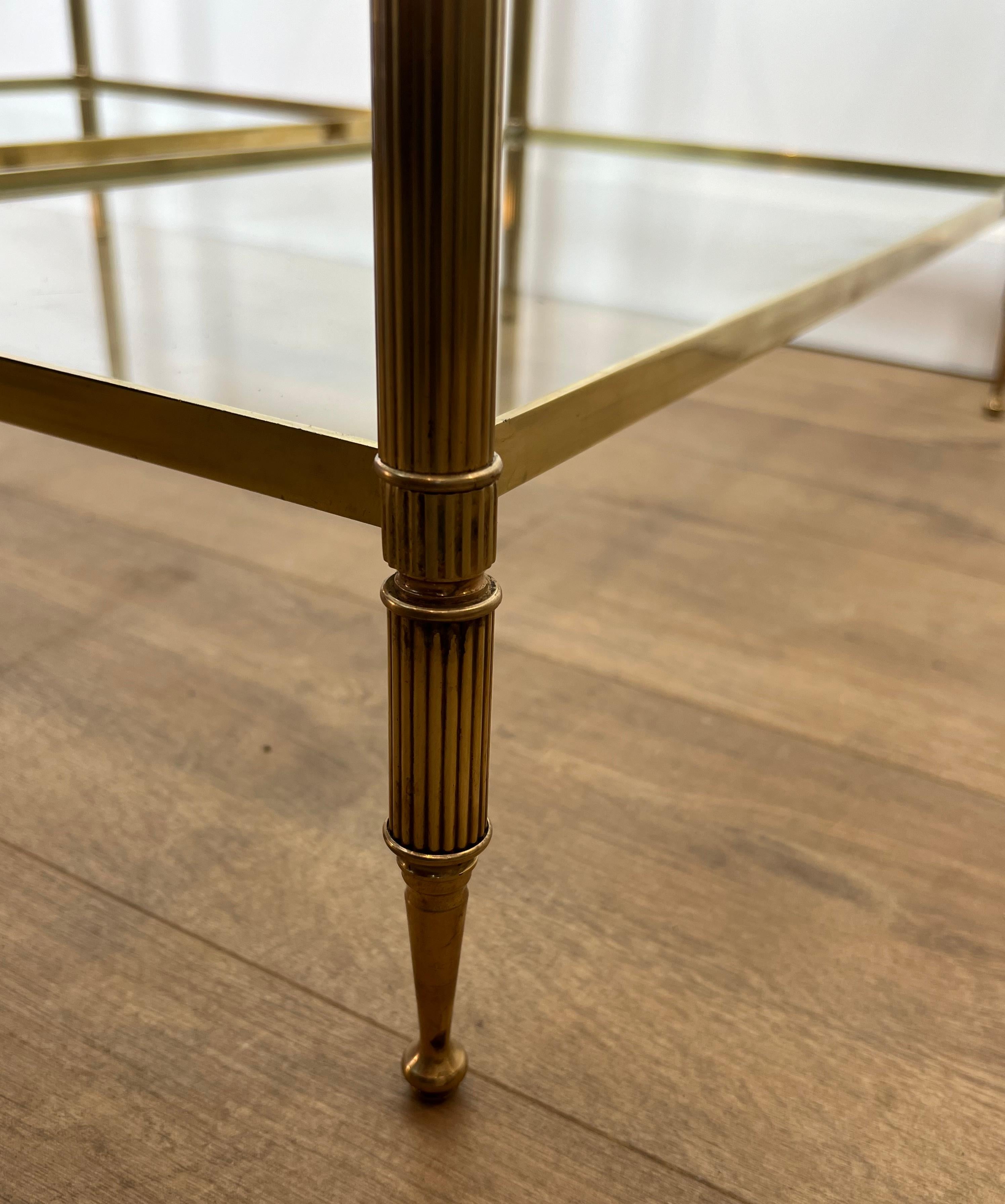 Wichtiges Paar Beistelltische aus Messing im neoklassischen Stil von Maison Jansen 12