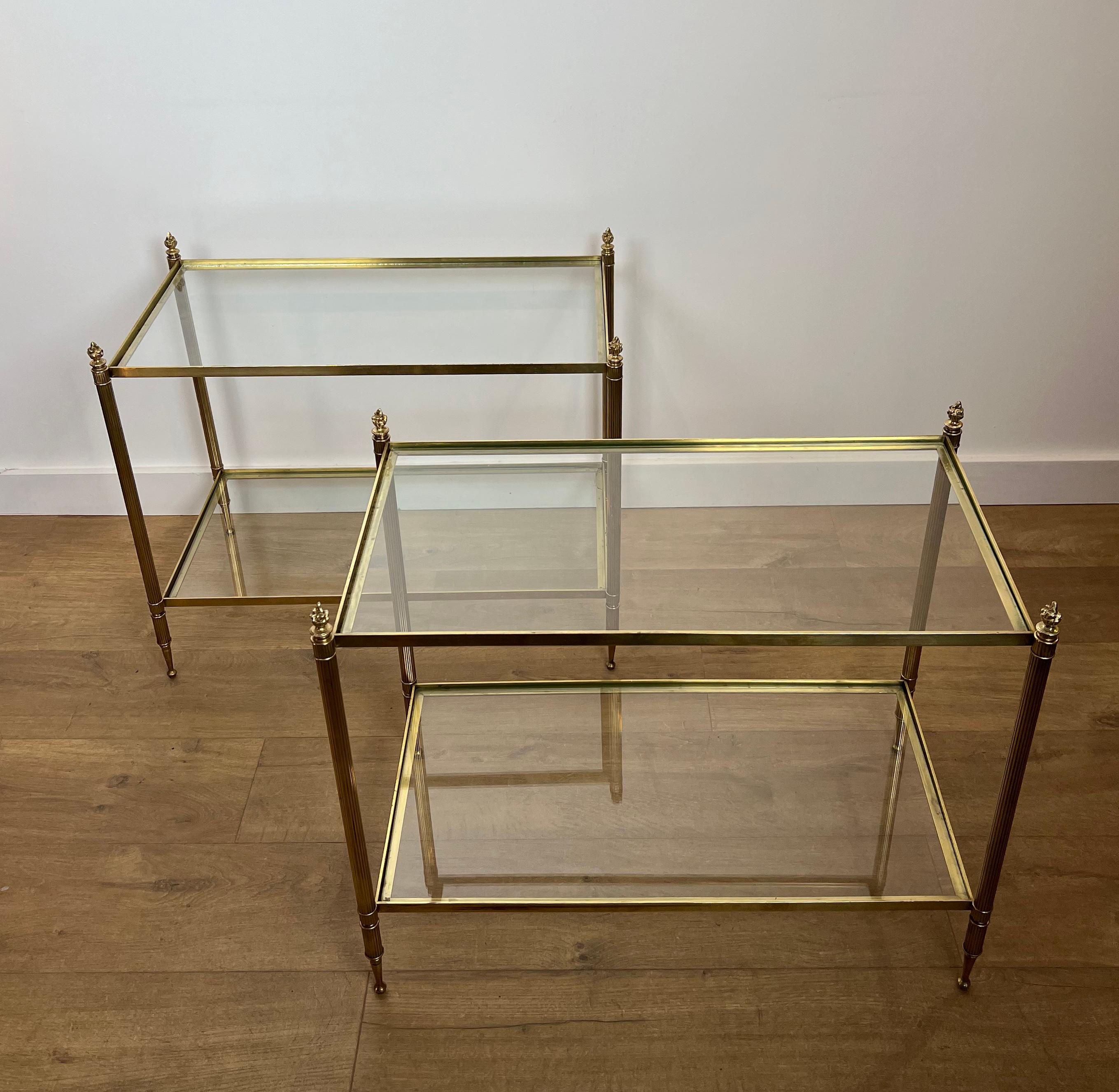 Wichtiges Paar Beistelltische aus Messing im neoklassischen Stil von Maison Jansen 13
