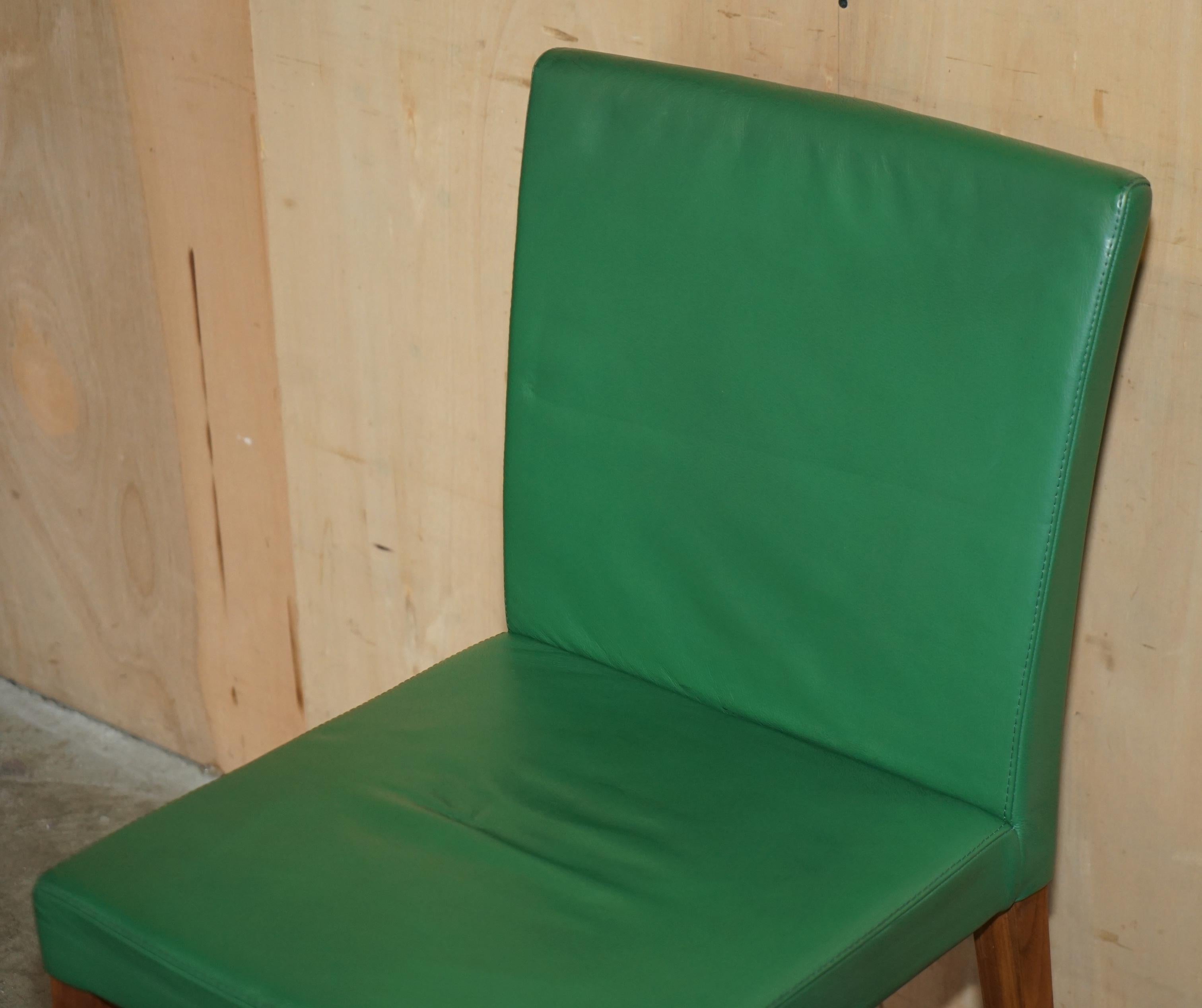 Wichtiges Paar SELTENE ORIGINAL ROLEX GRÜNE LEDER-BOUTIQUE DEALERS ARMCHAIRs (Handgefertigt)