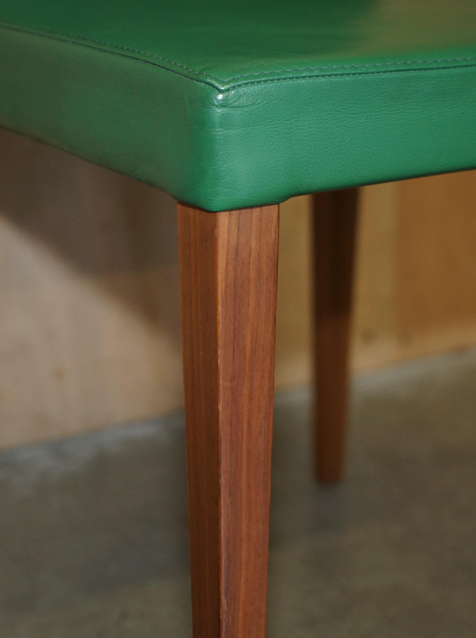 Wichtiges Paar SELTENE ORIGINAL ROLEX GRÜNE LEDER-BOUTIQUE DEALERS ARMCHAIRs (20. Jahrhundert)