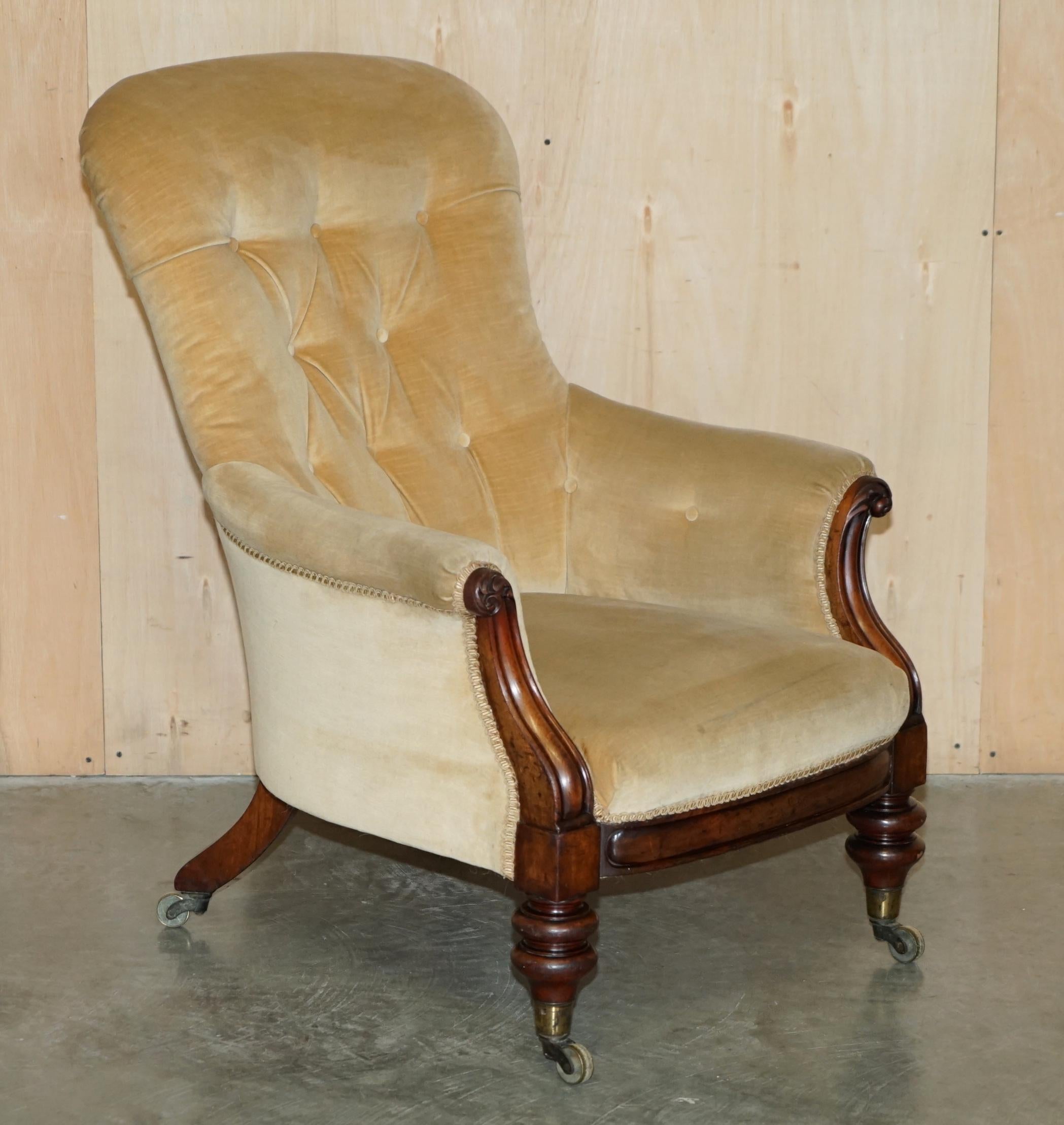 IMPORTANT PAIR OF ROYAL STAMPED JOHNSTONE & JEANES CROWN ESTATE MADE ARMCHAiRS For Sale 11