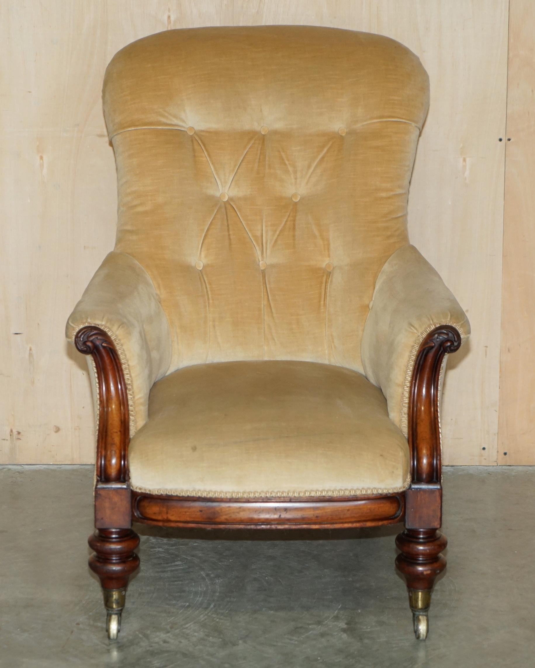 IMPORTANT PAIR OF ROYAL STAMPED JOHNSTONE & JEANES CROWN ESTATE MADE ARMCHAiRS For Sale 12