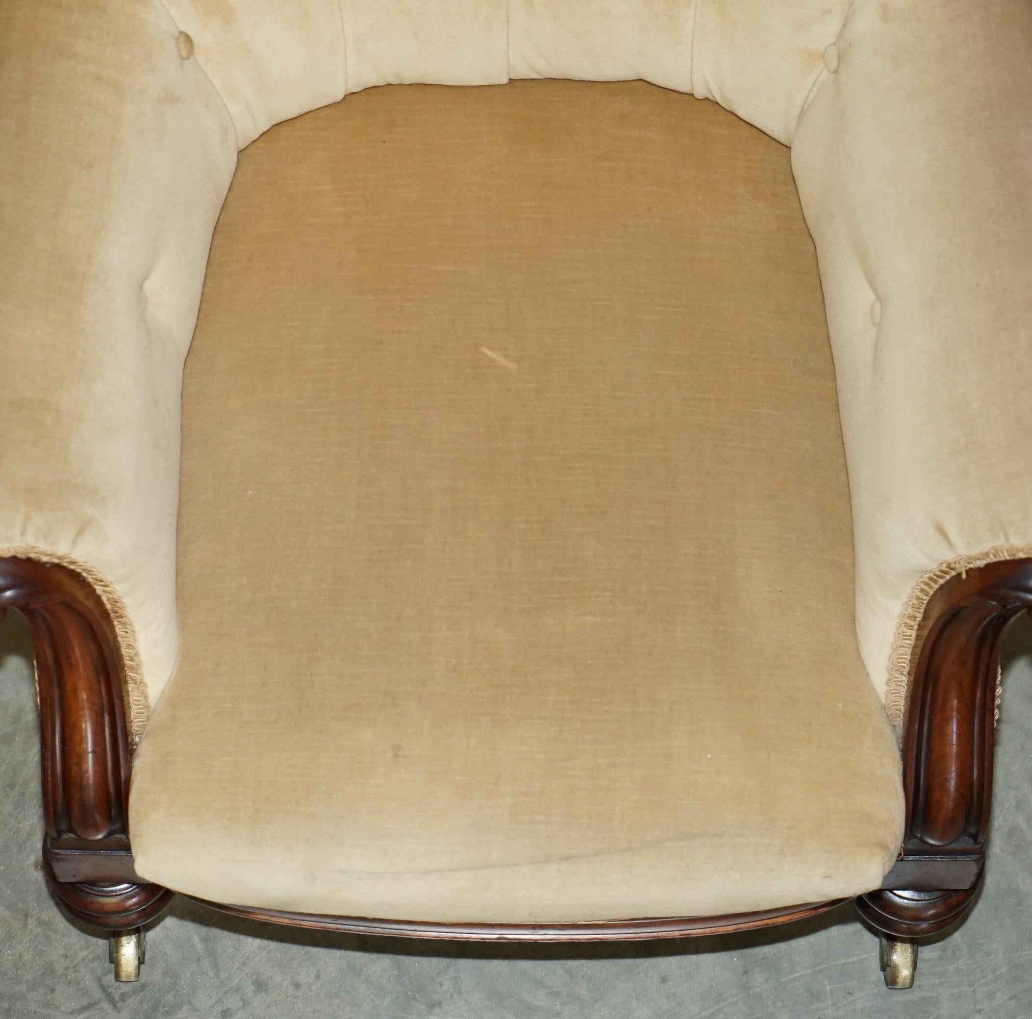 IMPORTANT PAIR OF ROYAL STAMPED JOHNSTONE & JEANES CROWN ESTATE MADE ARMCHAiRS For Sale 13