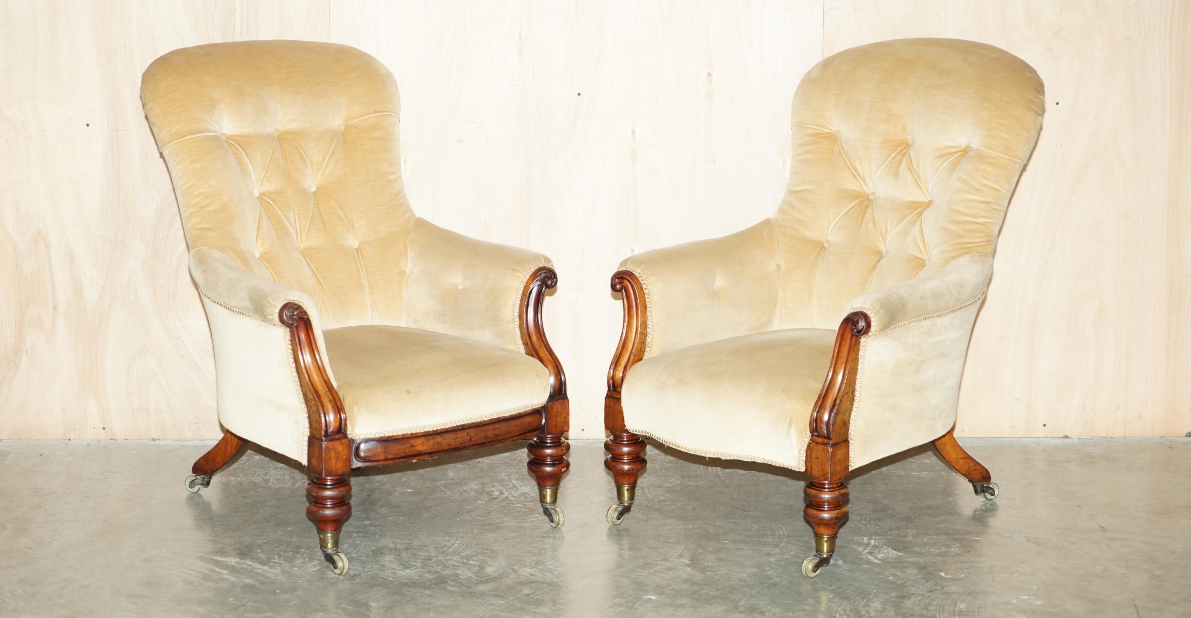 Hand-Crafted IMPORTANT PAIR OF ROYAL STAMPED JOHNSTONE & JEANES CROWN ESTATE MADE ARMCHAiRS For Sale