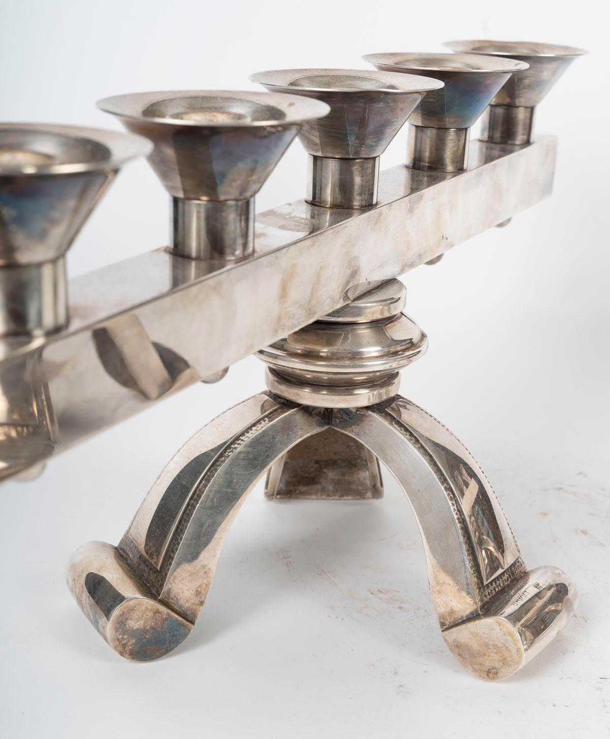 Art Déco Importante coppia di candelabri placcati in argento, 1930-1940 circa. in vendita
