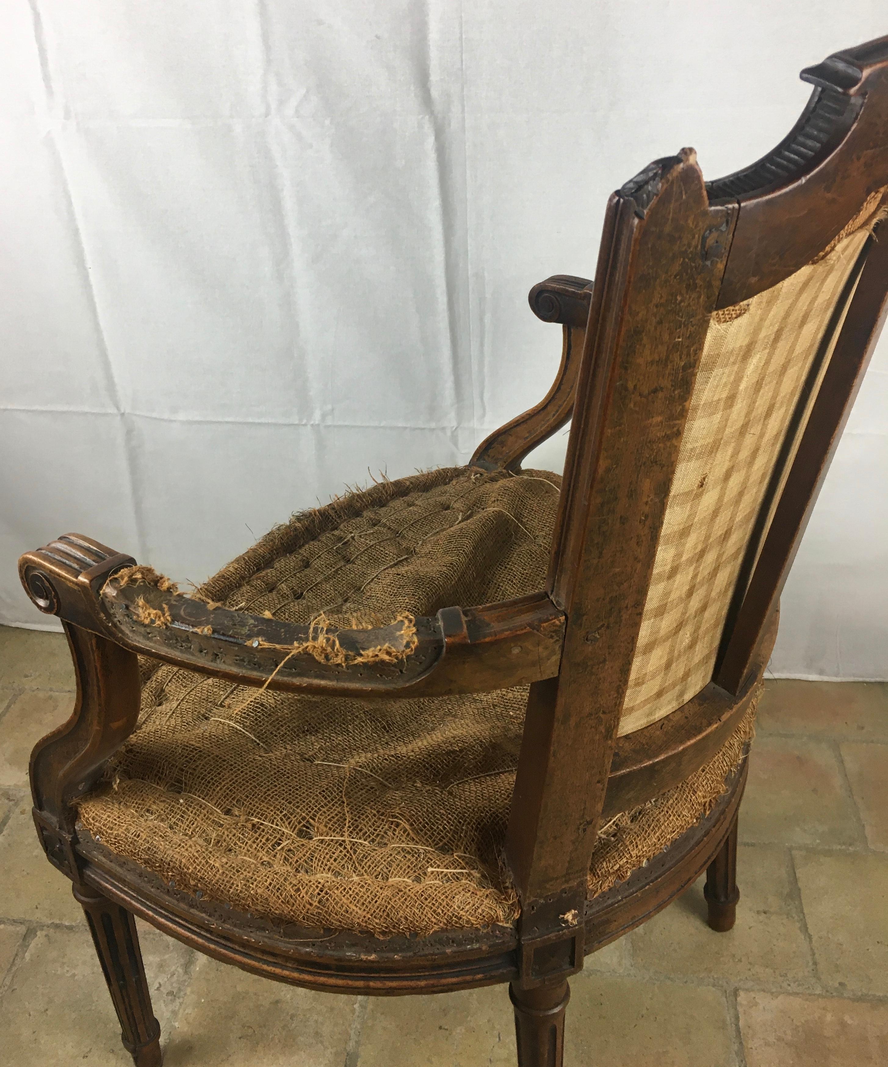 Paire de fauteuils ou fauteuils Louis XVI du 18ème siècle, estampillés/signés  en vente 7