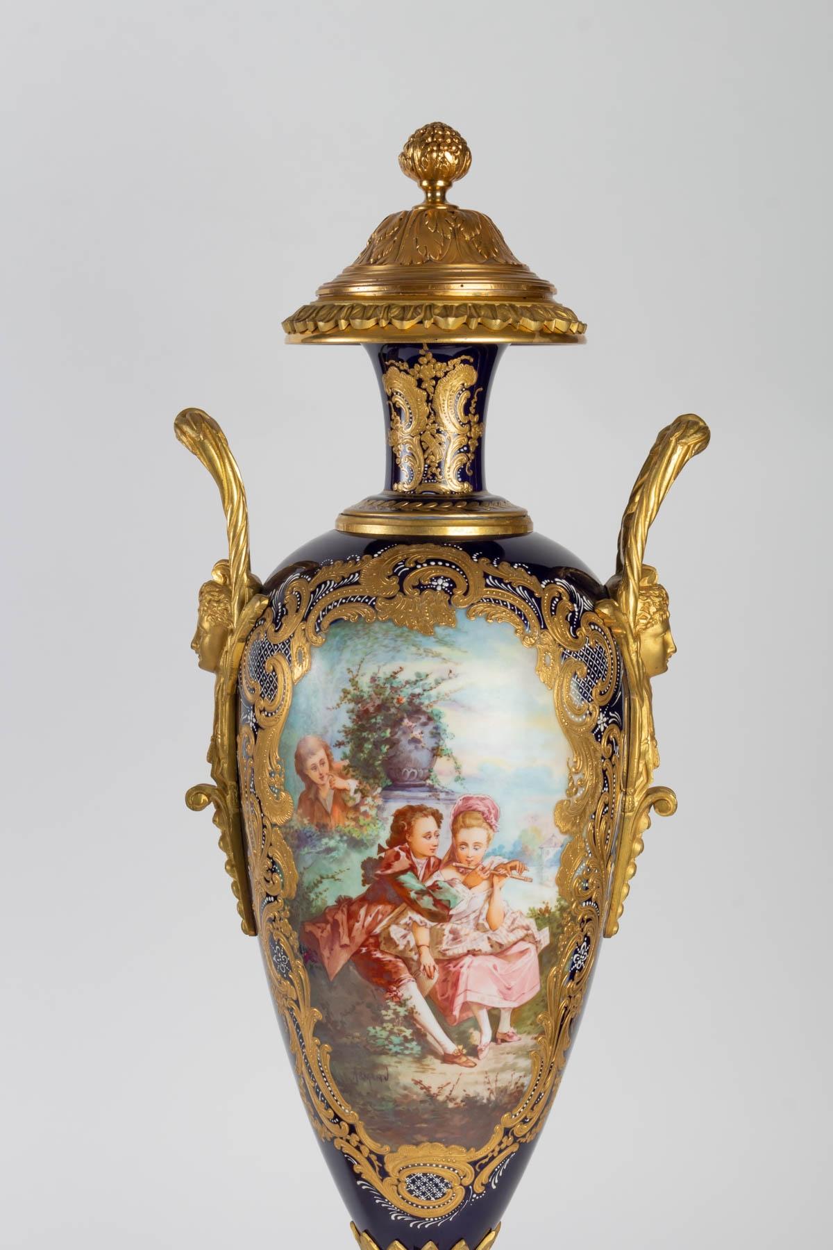Important pair of Sèvres porcelain vases,
19th century period, Napoleon III

Measures: Height 70 cm, width 26 cm.
  