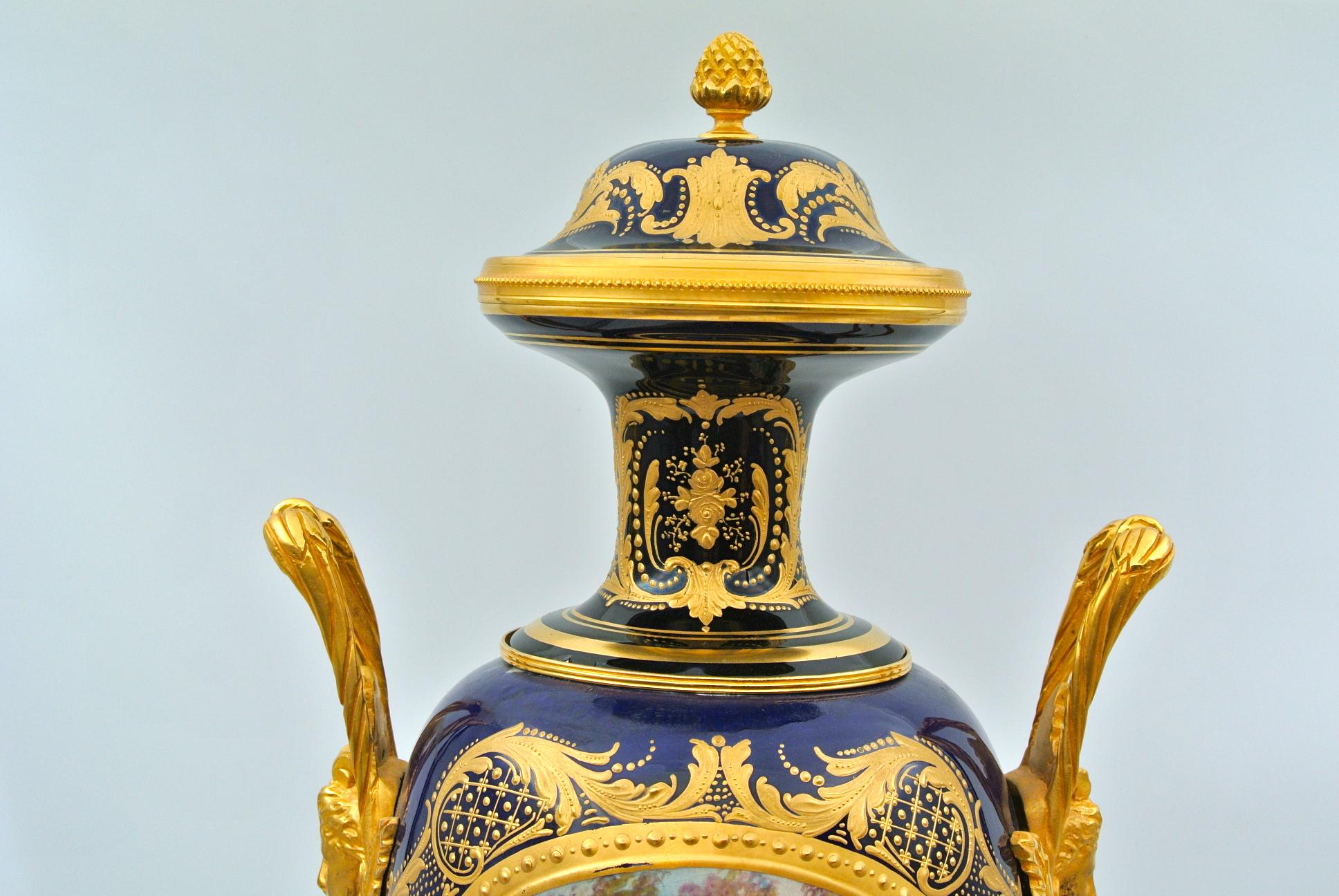 Important Pair of Vases in Sèvres Porcelain 11