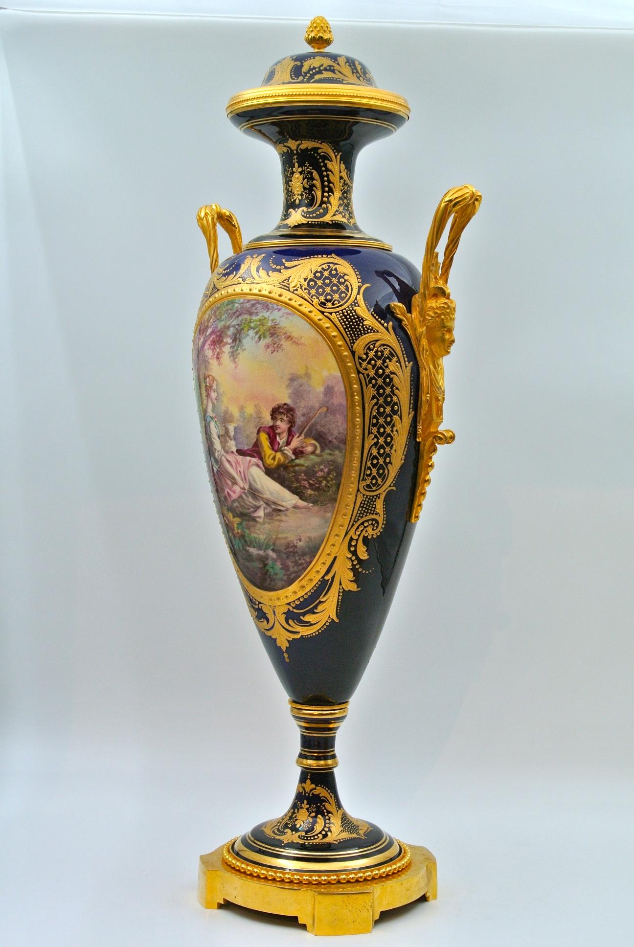 Important Pair of Vases in Sèvres Porcelain In Good Condition In Saint-Ouen, FR