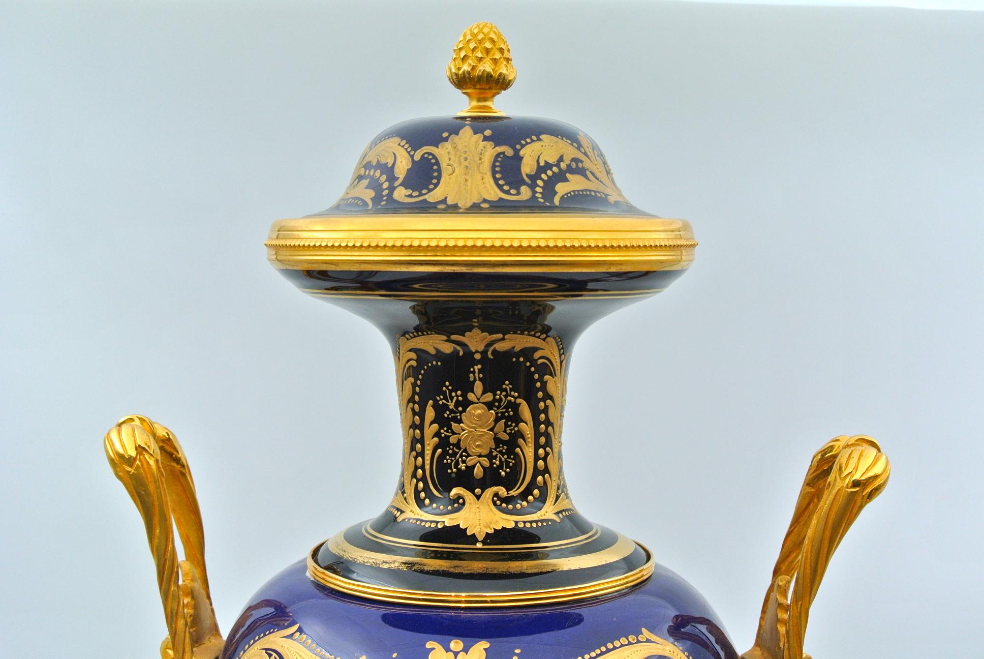 Important Pair of Vases in Sèvres Porcelain 1