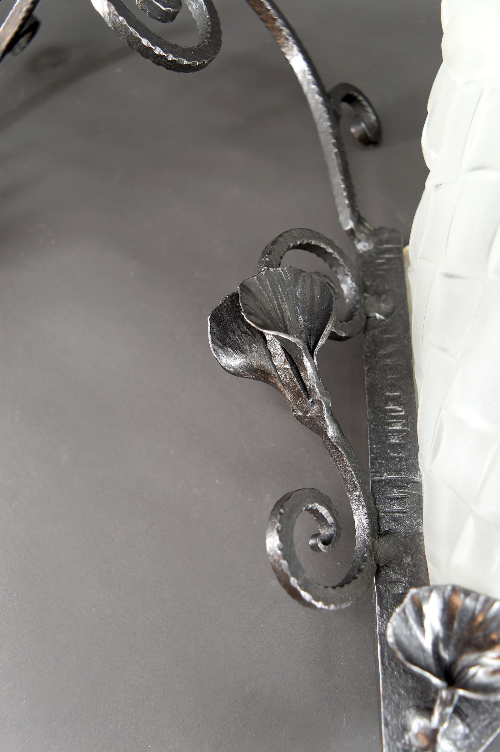 Importante coppia di lampade da parete in ferro battuto di Degué, Art Déco, Francia, anni '30 in vendita 2
