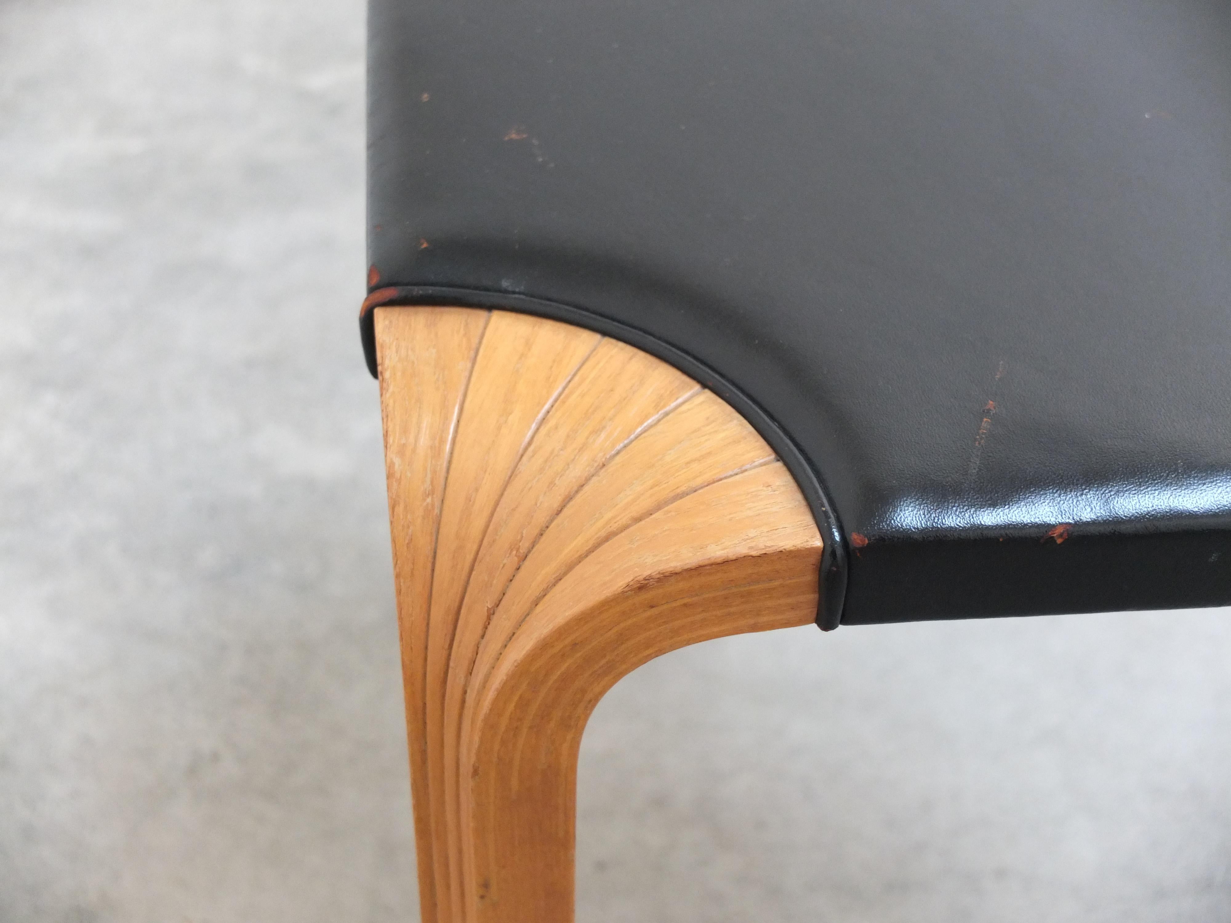 Important Pair of 'X602' Stools by Alvar Aalto for Artek, 1954 For Sale 5
