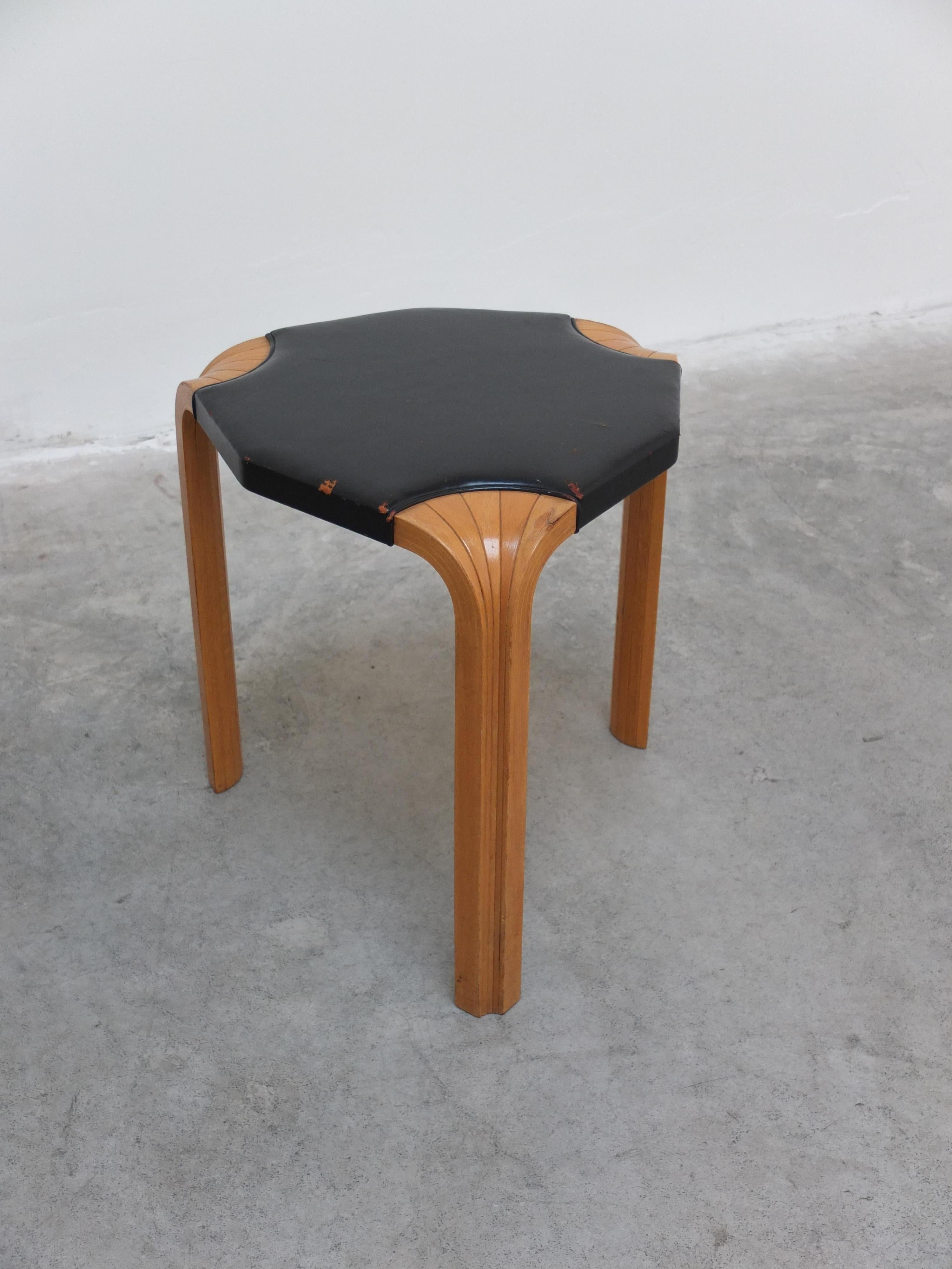 20th Century Important Pair of 'X602' Stools by Alvar Aalto for Artek, 1954 For Sale