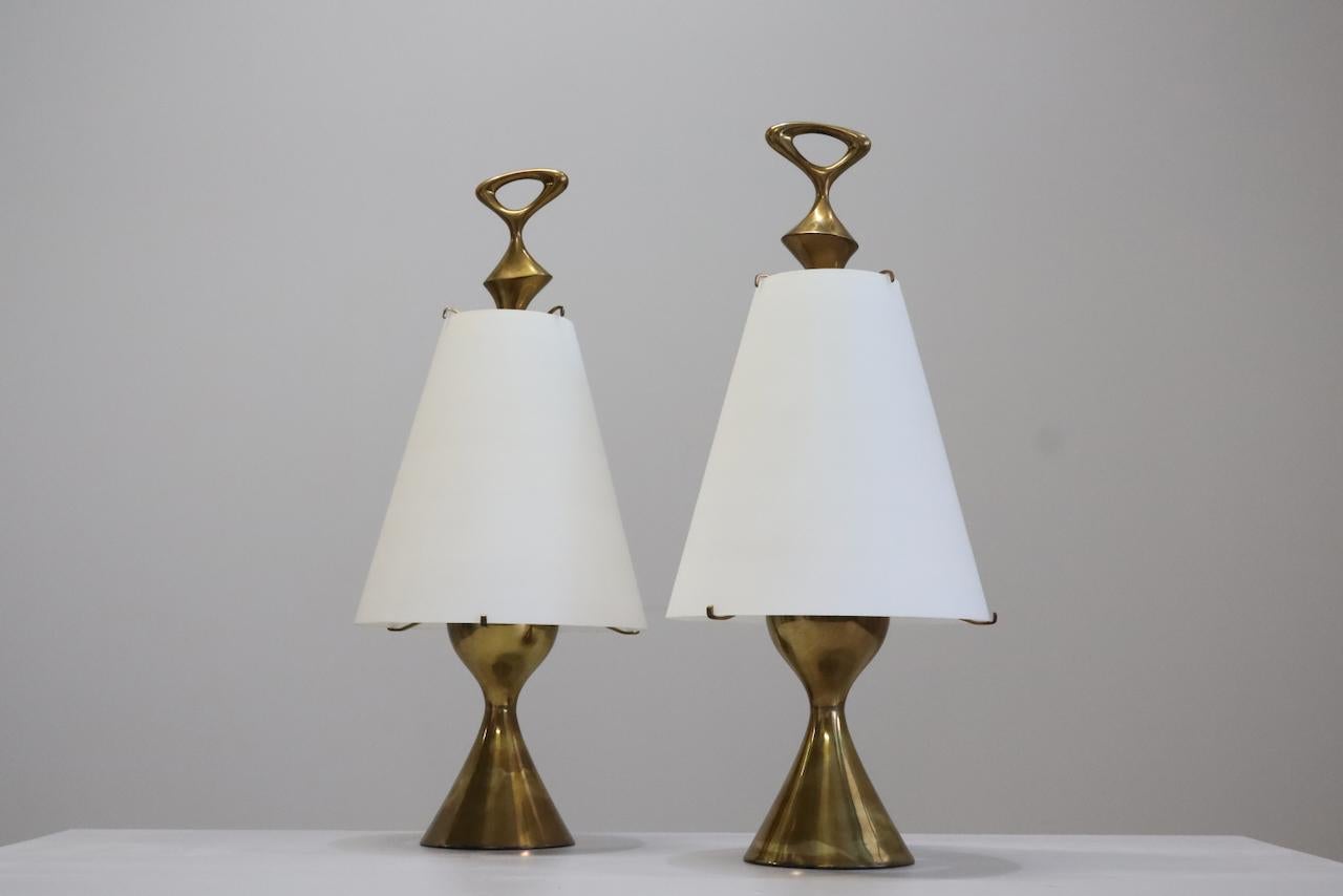 Max Ingrand (francese 1908-1969) per Fontana Arte, Italia Lampada da tavolo a coppia, circa 1956 ottone, vetro e metallo verniciato (altezza 67 cm) Nota: Letteratura: Franco Deboni, Fontana Arte: Gio Ponti, Pietro Chiesa, Max Ingrand, Torino, 2012,