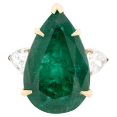 Wichtiger birnenförmiger Smaragdring mit zwei seitlichen Diamanten 7,17 Karat 18K Gold
