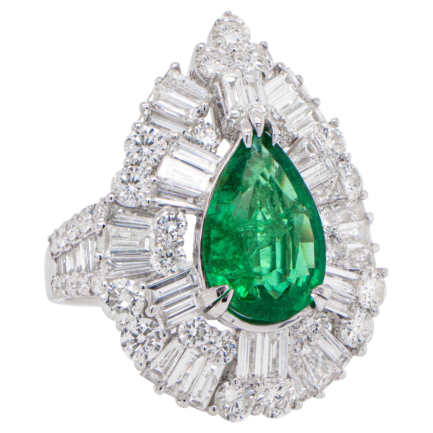 Important Pear Shaped Emerald Ring 2.25 Carat Set in Diamond Setting 3.45 Carats