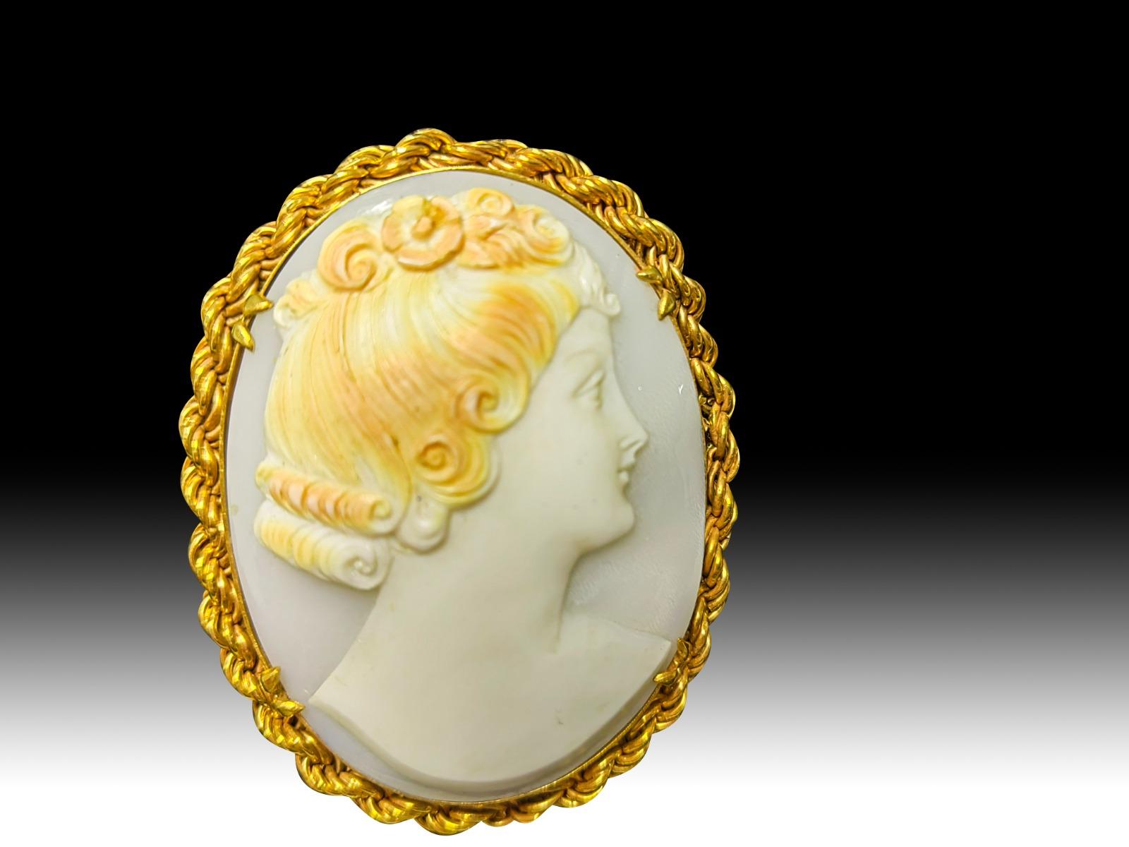 Art Nouveau Important Pendant In Yellow Gold  Cameo Old 
