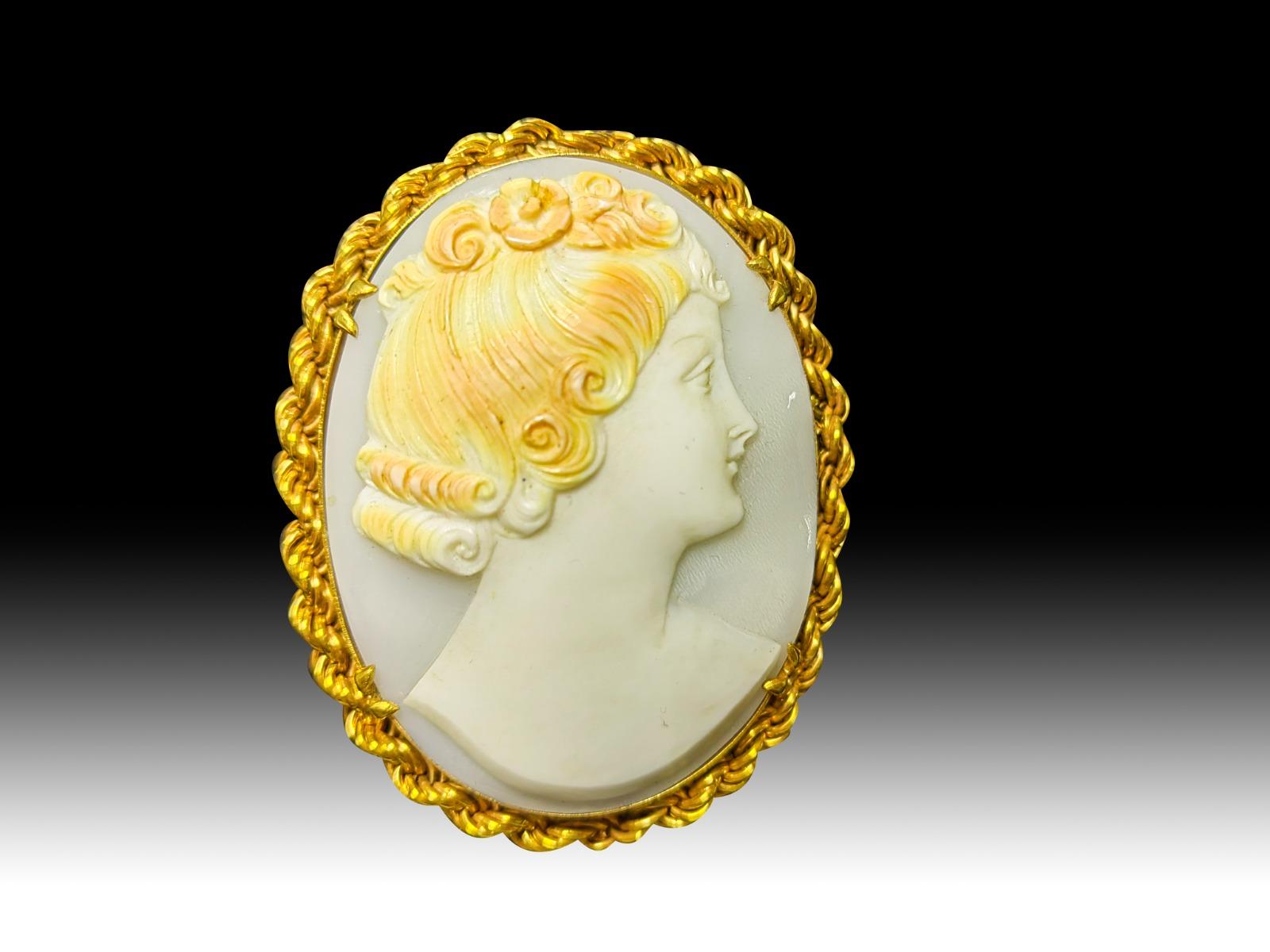 French Important Pendant In Yellow Gold  Cameo Old 